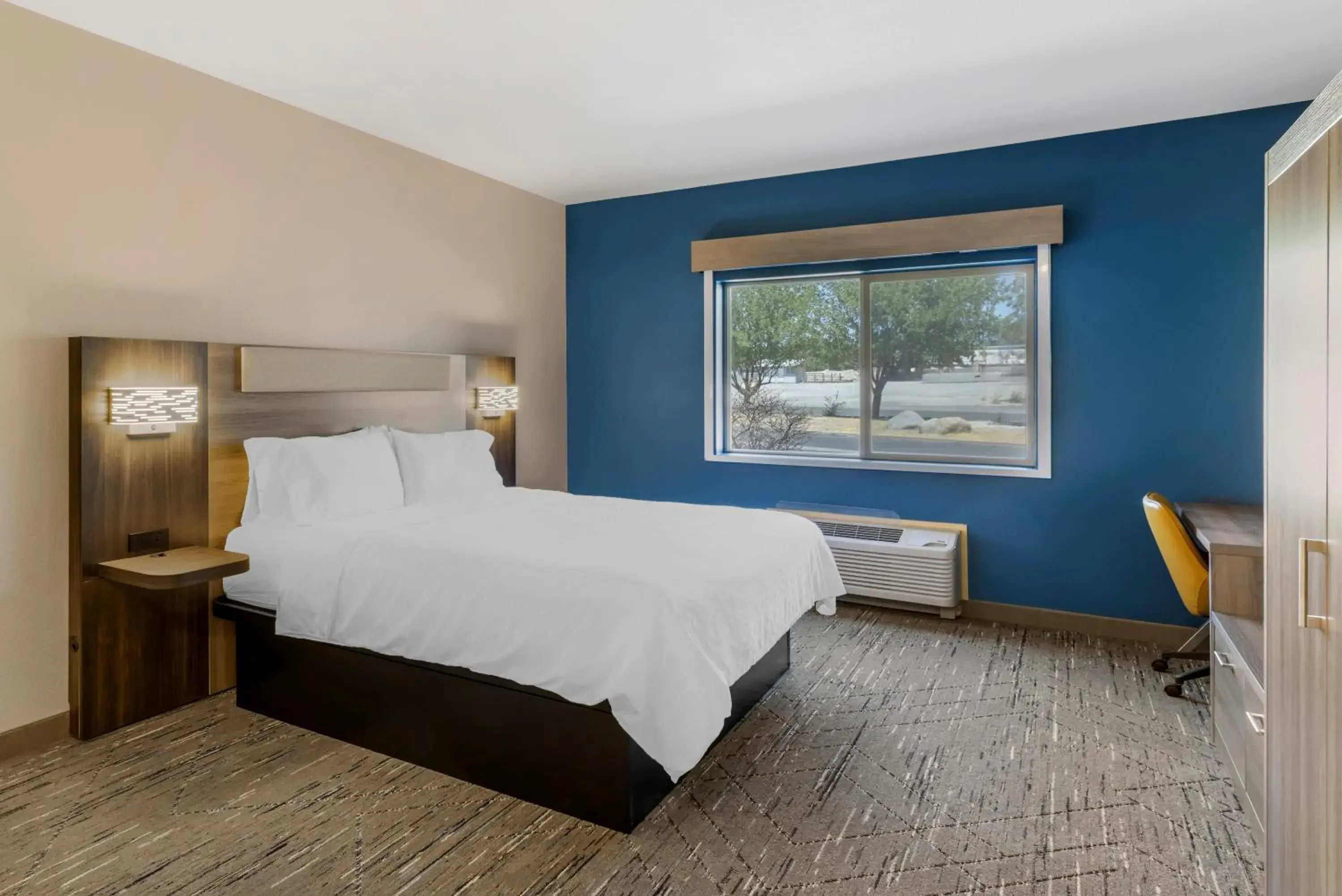 Bed in Holiday Inn Express Fallon by IHG Bed in Holiday Inn Express Fallon by IHG