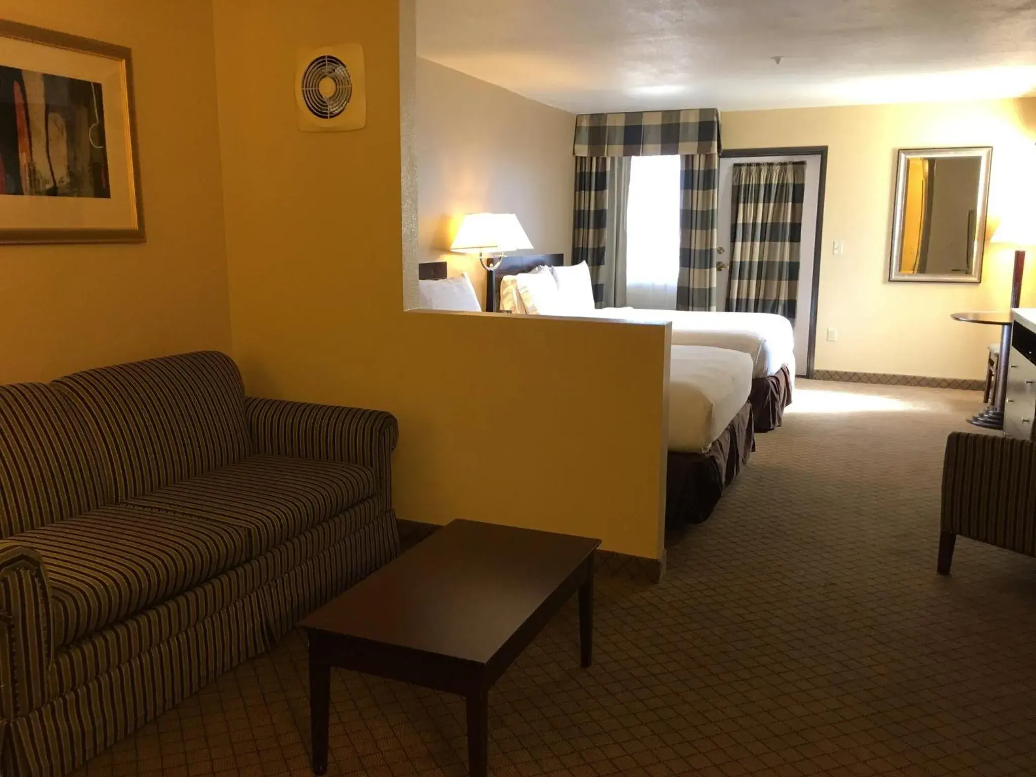 Photo of the whole room, Bed in Holiday Inn Express Fallon by IHG Photo of the whole room, Bed in Holiday Inn Express Fallon by IHG