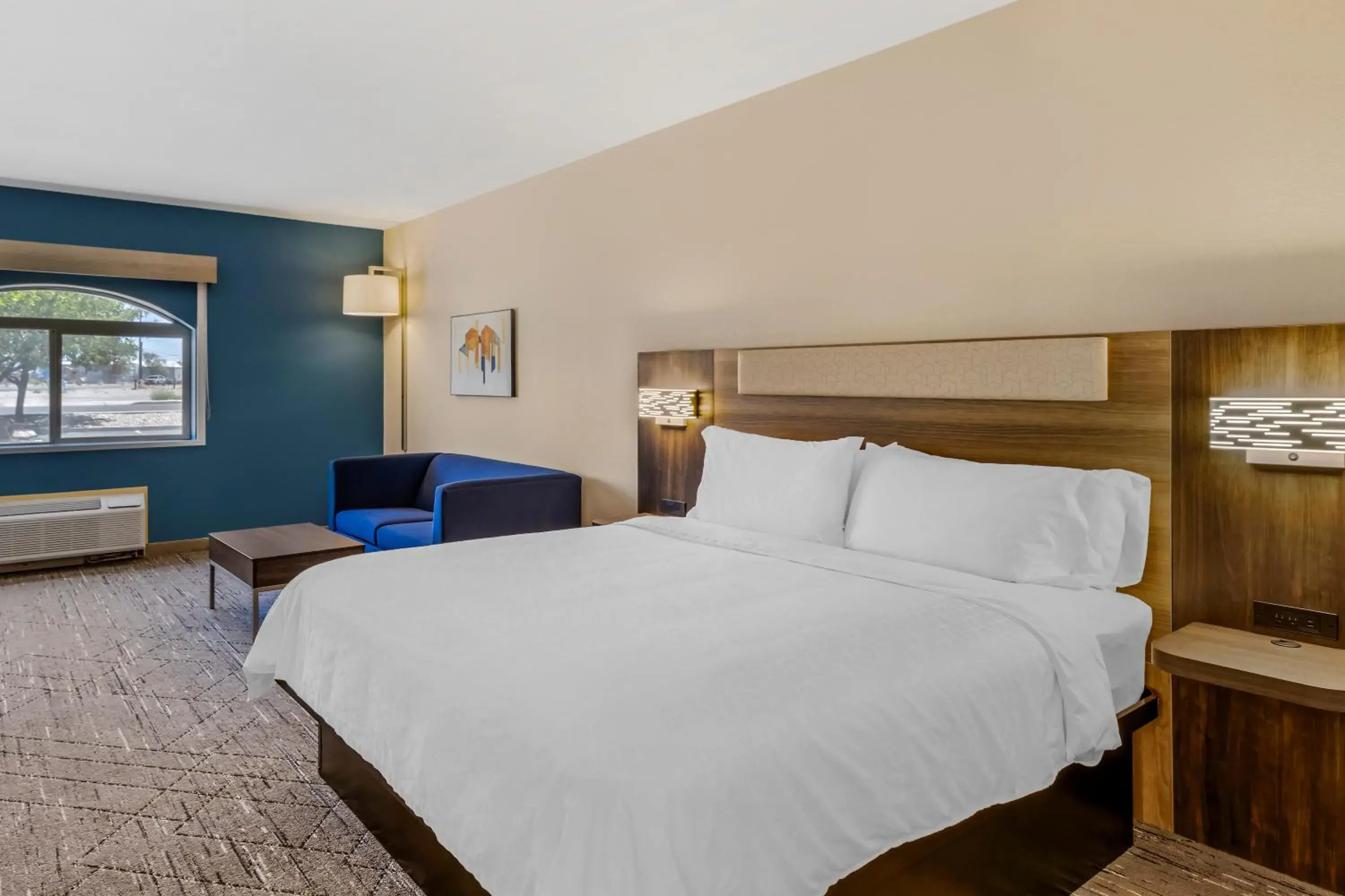 Bed in Holiday Inn Express Fallon by IHG Bed in Holiday Inn Express Fallon by IHG