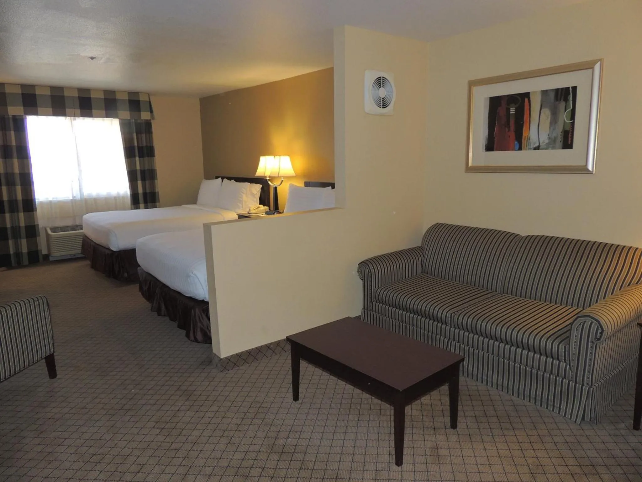 Photo of the whole room, Bed in Holiday Inn Express Fallon by IHG