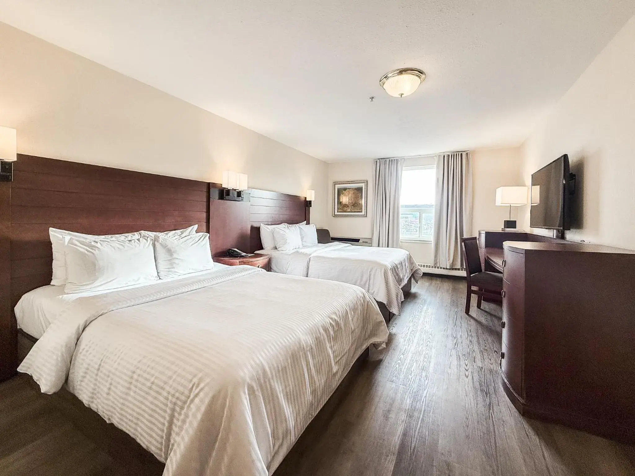 Property building, Bed in West Edmonton Mall Inn Property building, Bed in West Edmonton Mall Inn