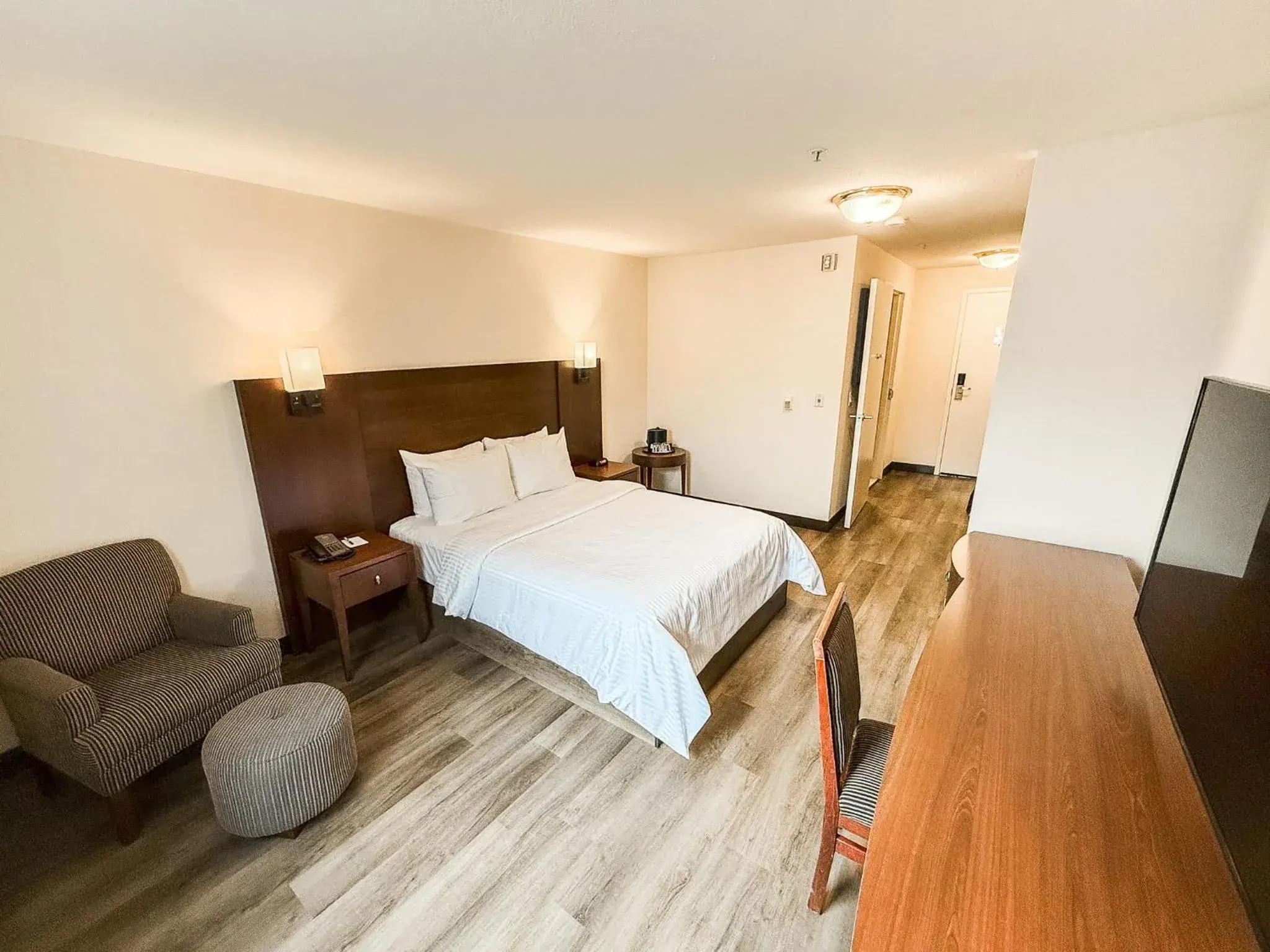 Property building, Bed in West Edmonton Mall Inn Property building, Bed in West Edmonton Mall Inn