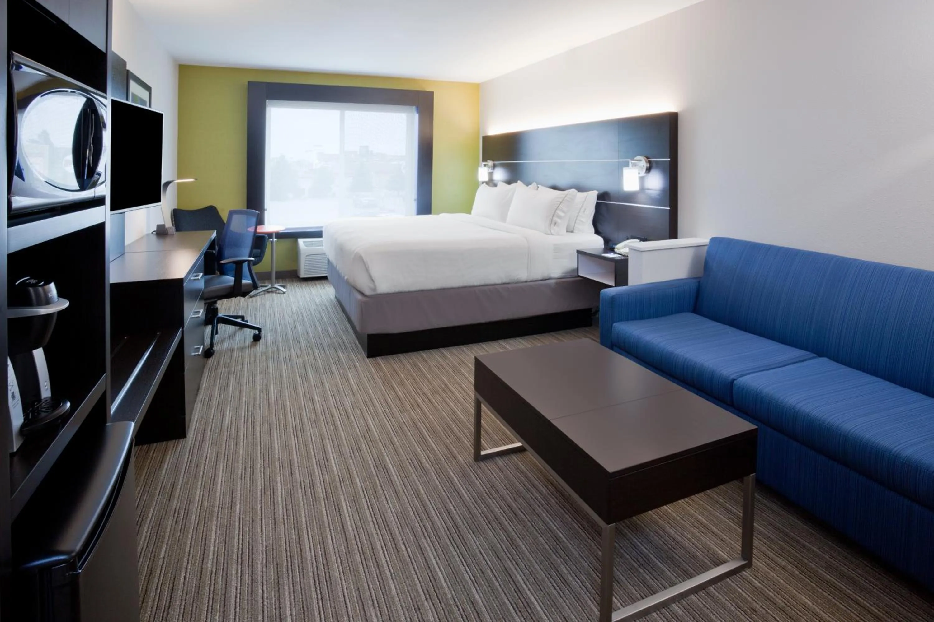 Photo of the whole room, Bed in Holiday Inn Express & Suites - Dickinson by IHG