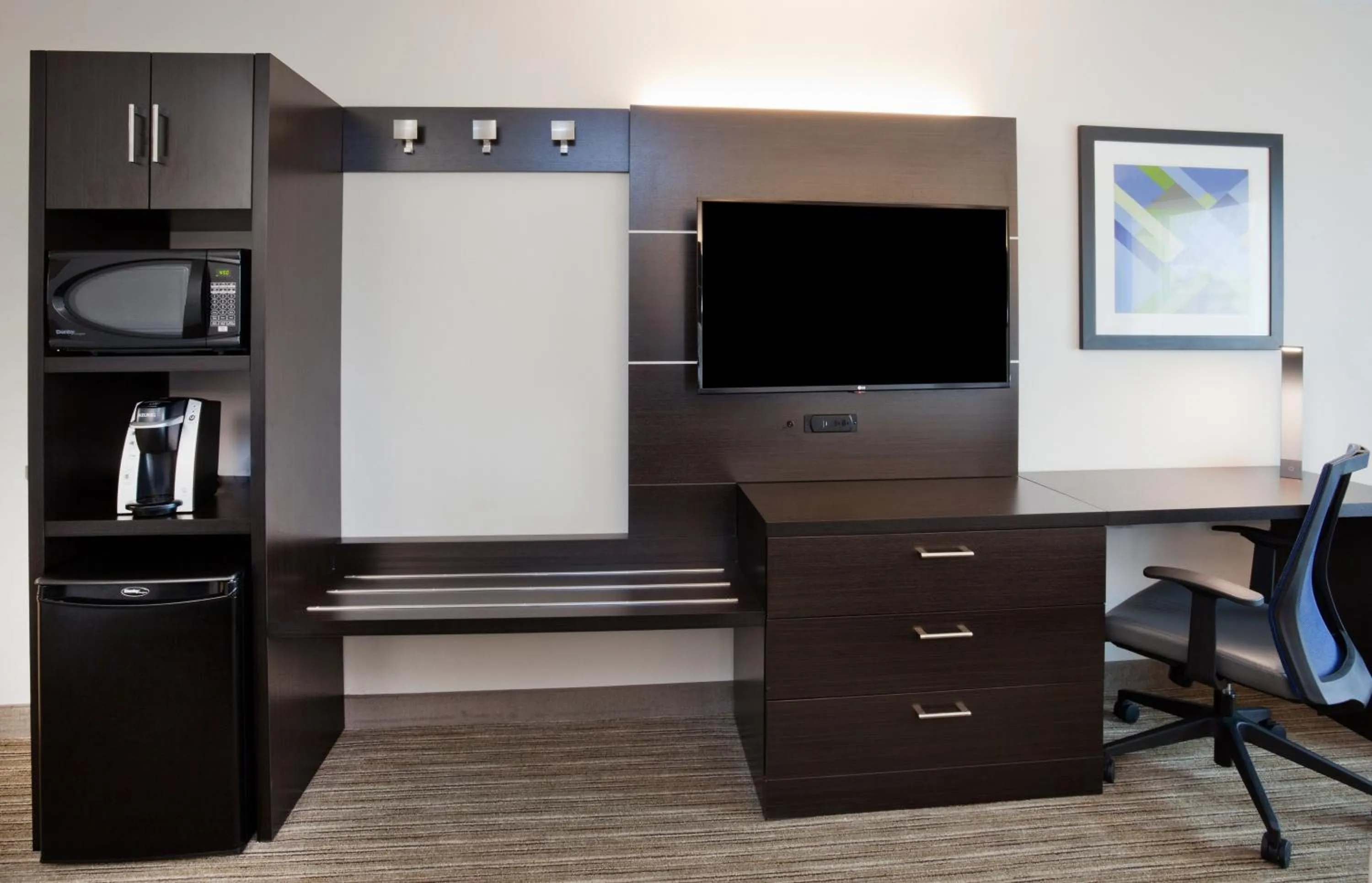TV and multimedia in Holiday Inn Express & Suites - Dickinson by IHG
