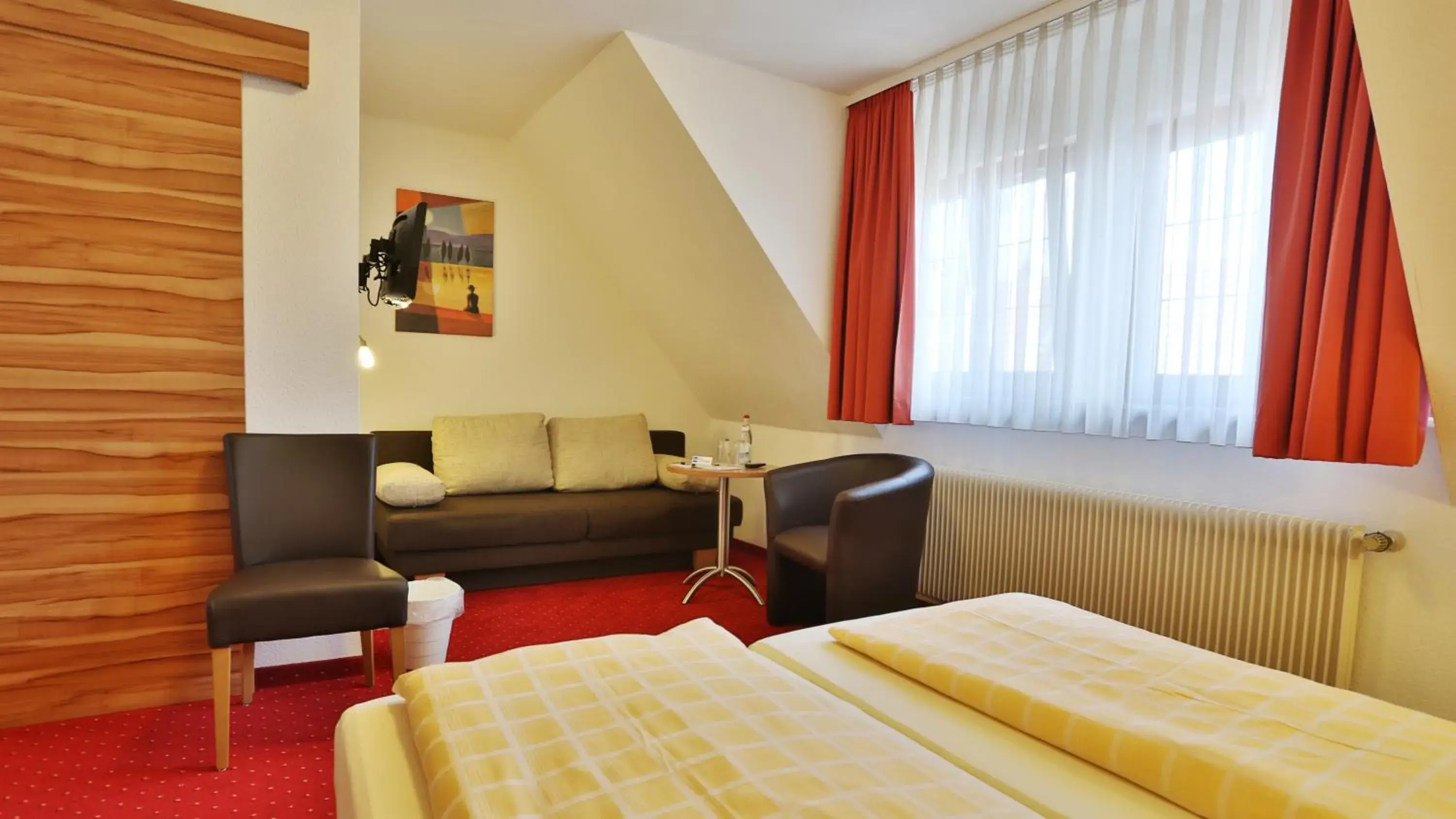 Comfort Triple Room - single occupancy in Hotel KRONE Garni Comfort Triple Room - single occupancy in Hotel KRONE Garni