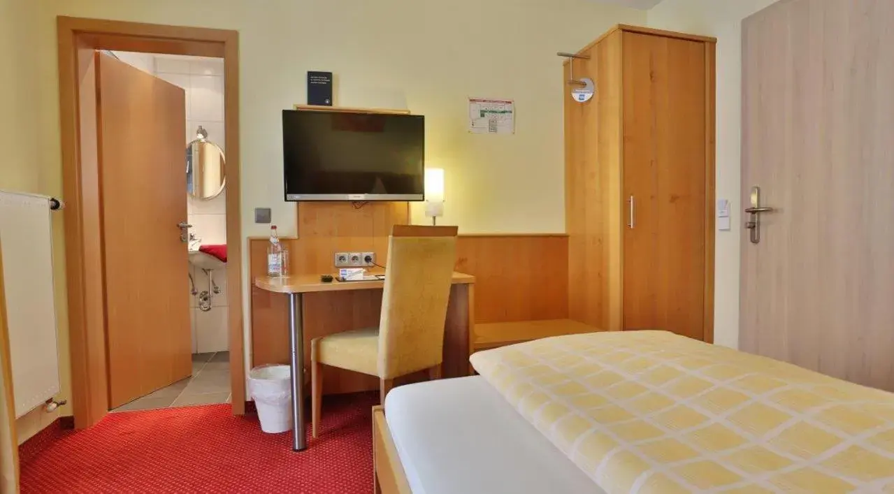 Deluxe Single Room with Balcony - single occupancy in Hotel KRONE Garni Deluxe Single Room with Balcony - single occupancy in Hotel KRONE Garni