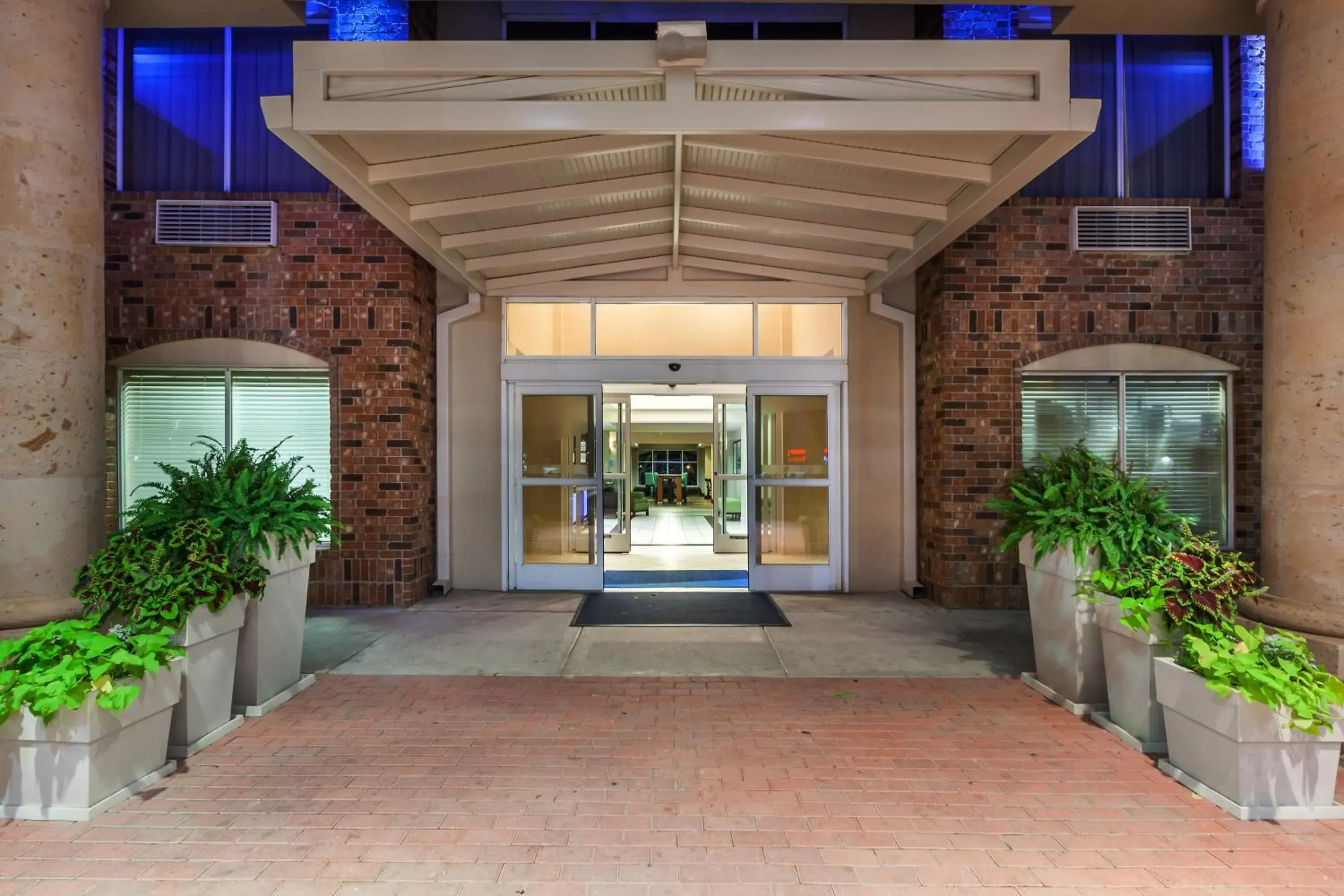 Property building in Holiday Inn Express Hotel & Suites Eagle Pass by IHG Property building in Holiday Inn Express Hotel & Suites Eagle Pass by IHG