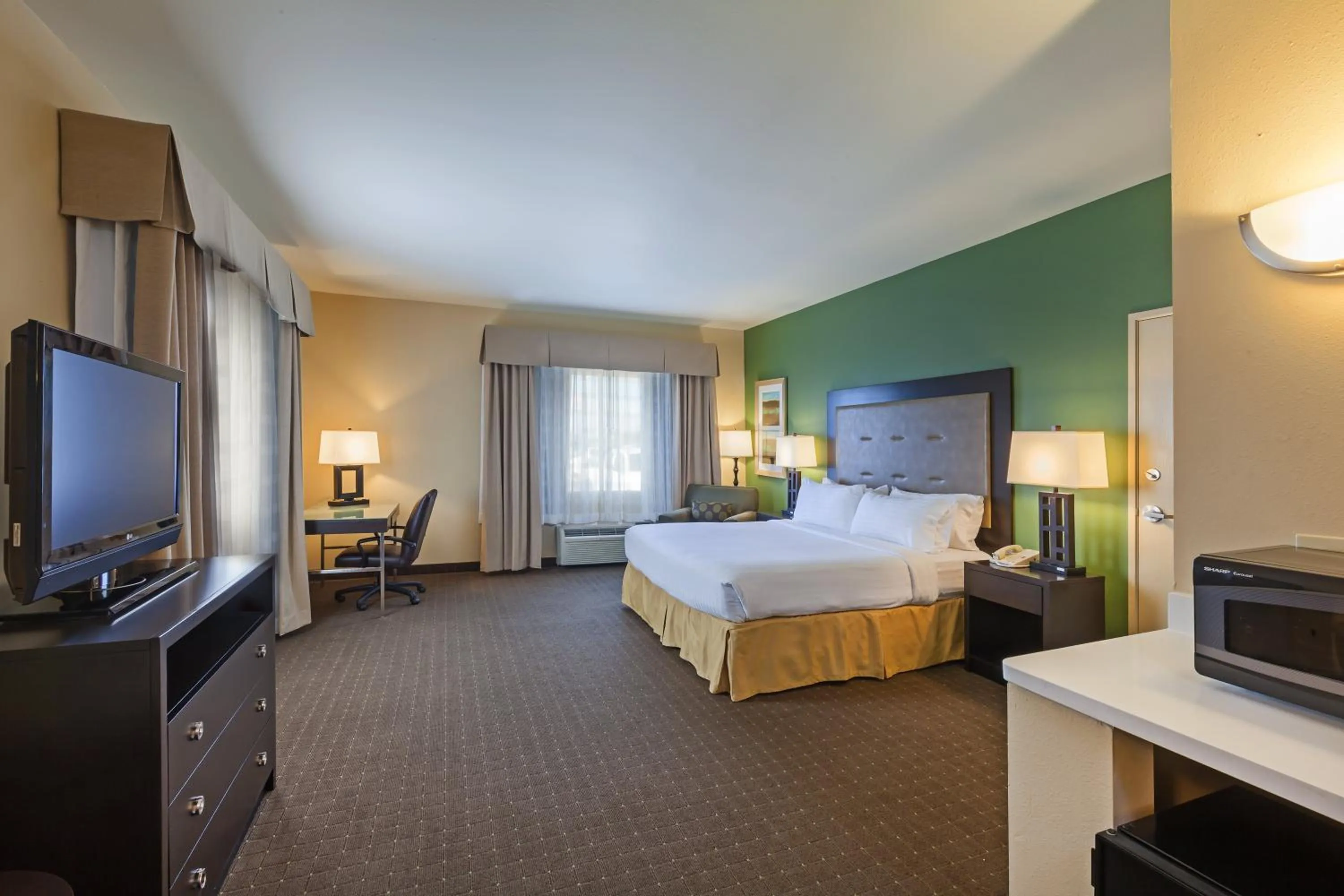 Photo of the whole room, Bed in Holiday Inn Express Hotel & Suites Eagle Pass by IHG
