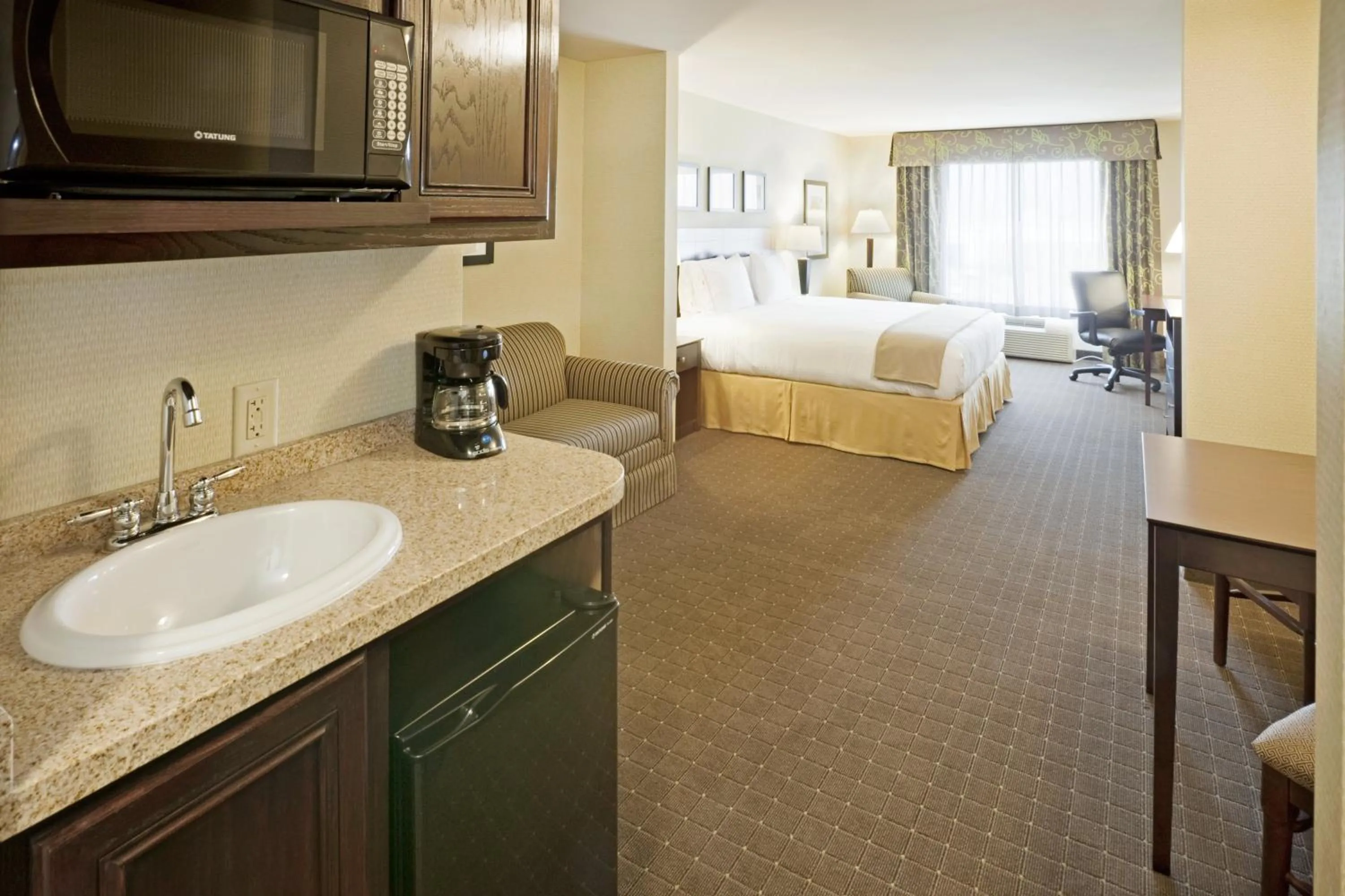 Photo of the whole room, Bed in Holiday Inn Express Hotel & Suites Eagle Pass by IHG