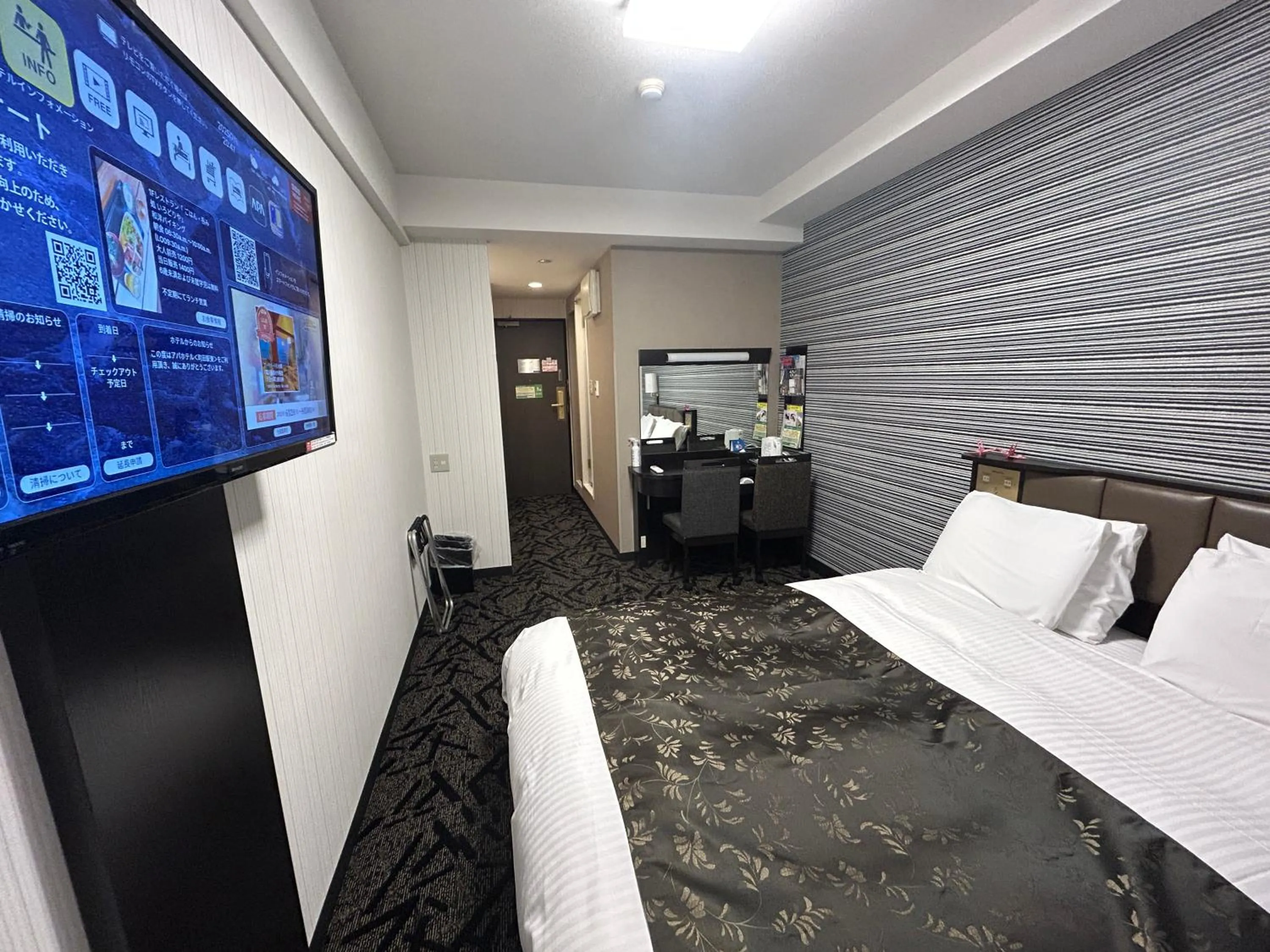 Photo of the whole room, Bed in APA Hotel Machidaeki-Higashi