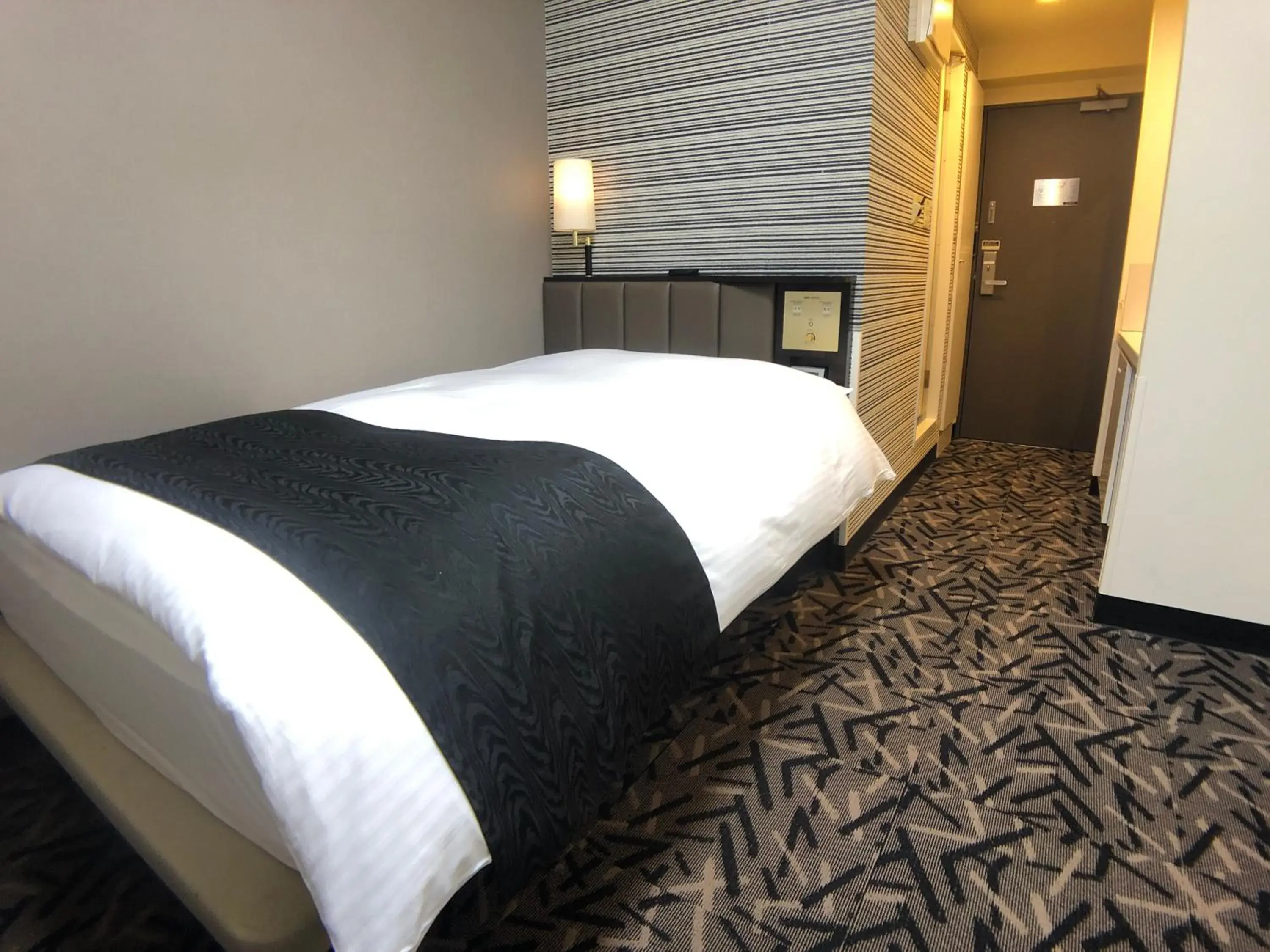 Double Room with Small Double Bed - Room Only - Smoking in APA Hotel Machidaeki-Higashi Double Room with Small Double Bed - Room Only - Smoking in APA Hotel Machidaeki-Higashi