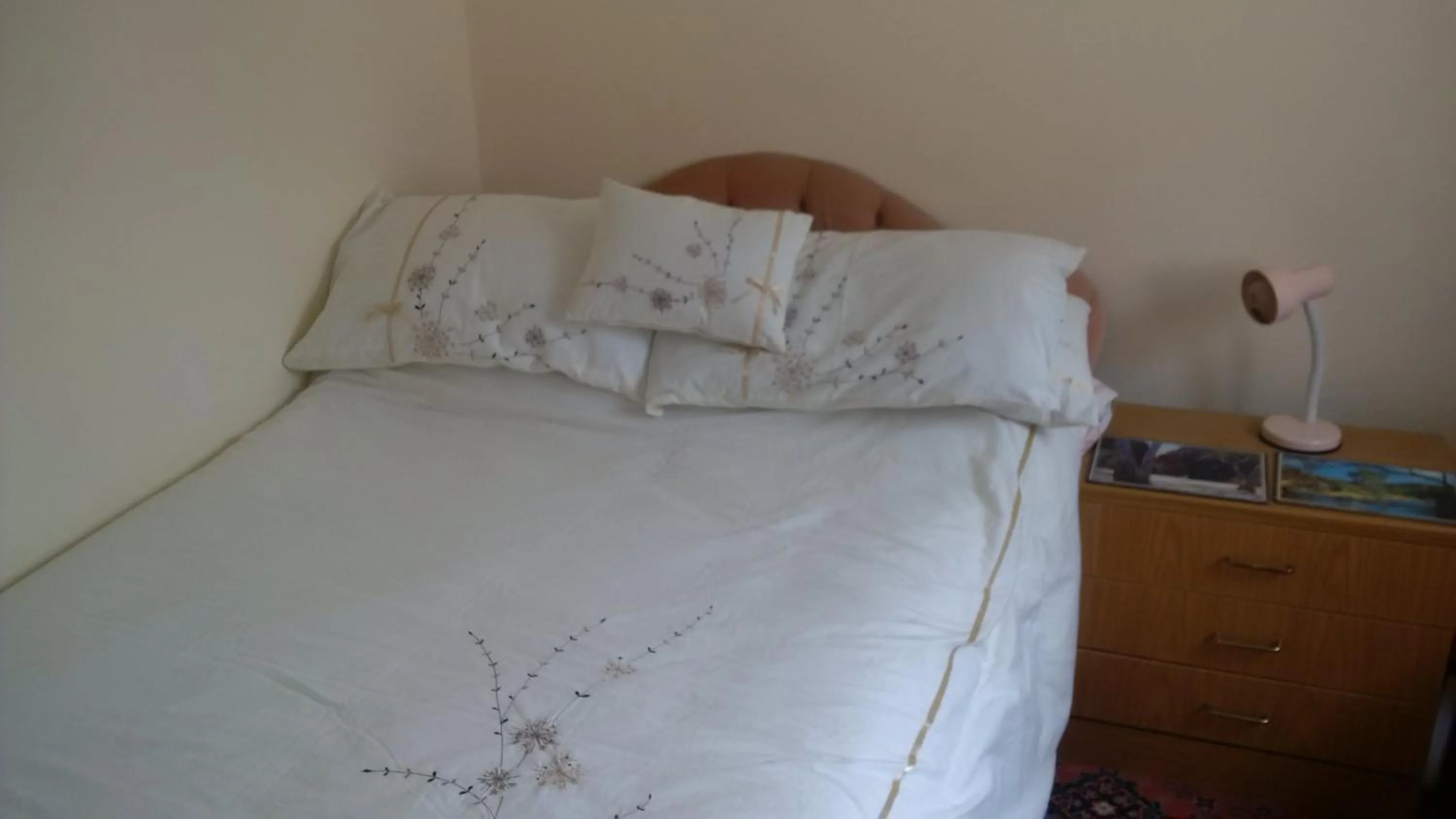 Photo of the whole room in Hethersett Lodge