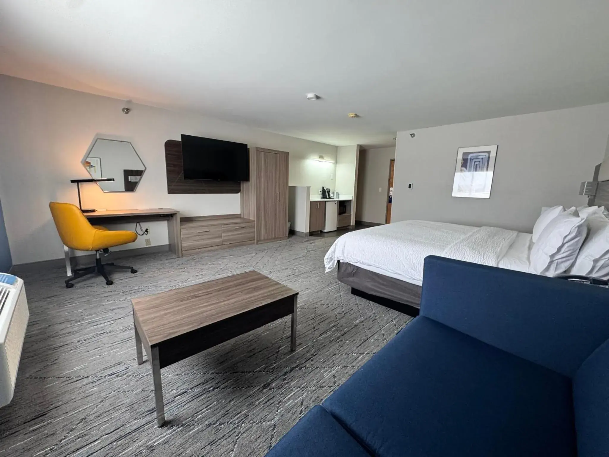 Photo of the whole room, Bed in Holiday Inn Express Deforest by IHG Photo of the whole room, Bed in Holiday Inn Express Deforest by IHG