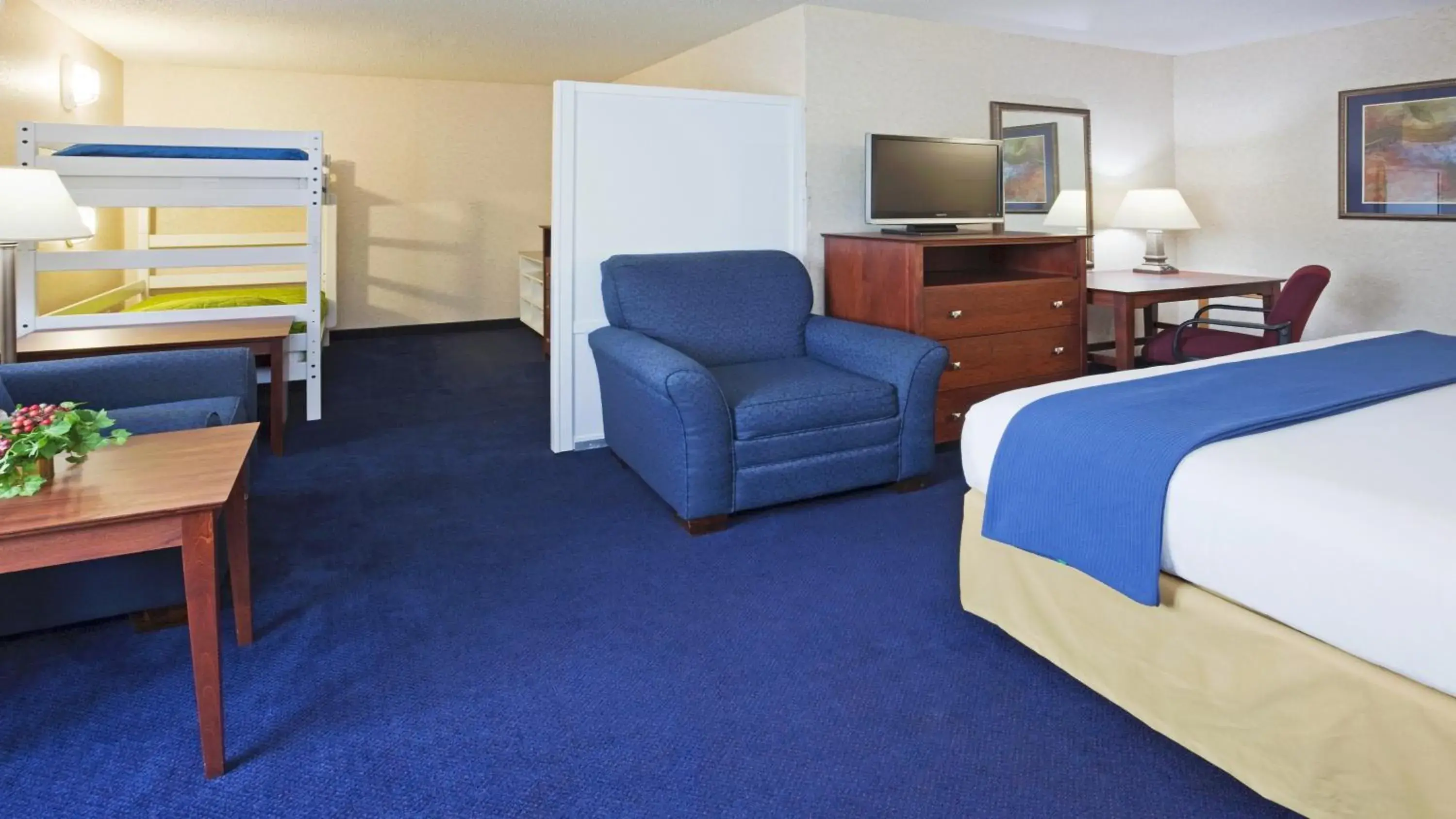 Photo of the whole room, Bed in Holiday Inn Express Deforest by IHG Photo of the whole room, Bed in Holiday Inn Express Deforest by IHG