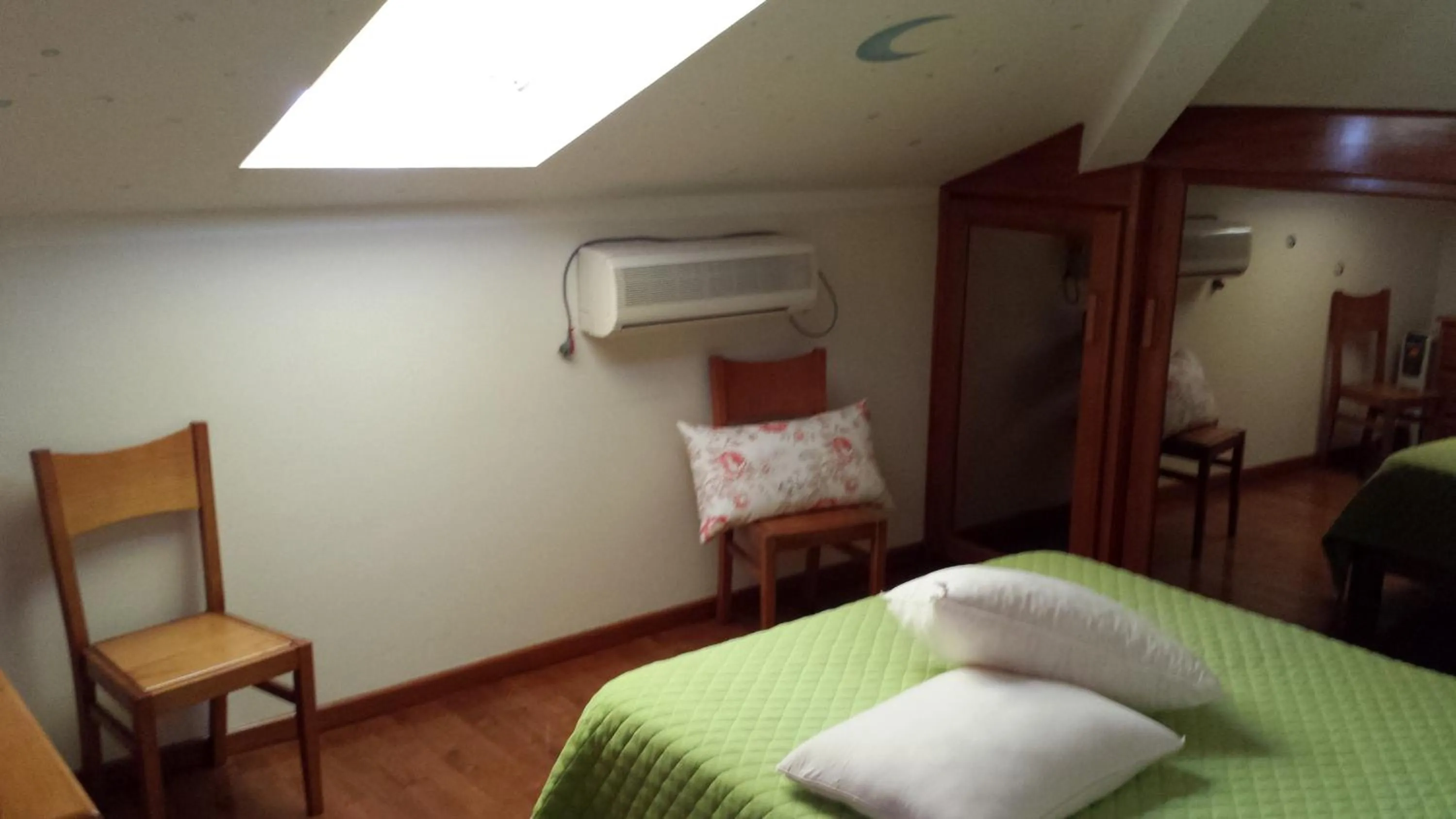 Property building, Bed in hostel do Ermal