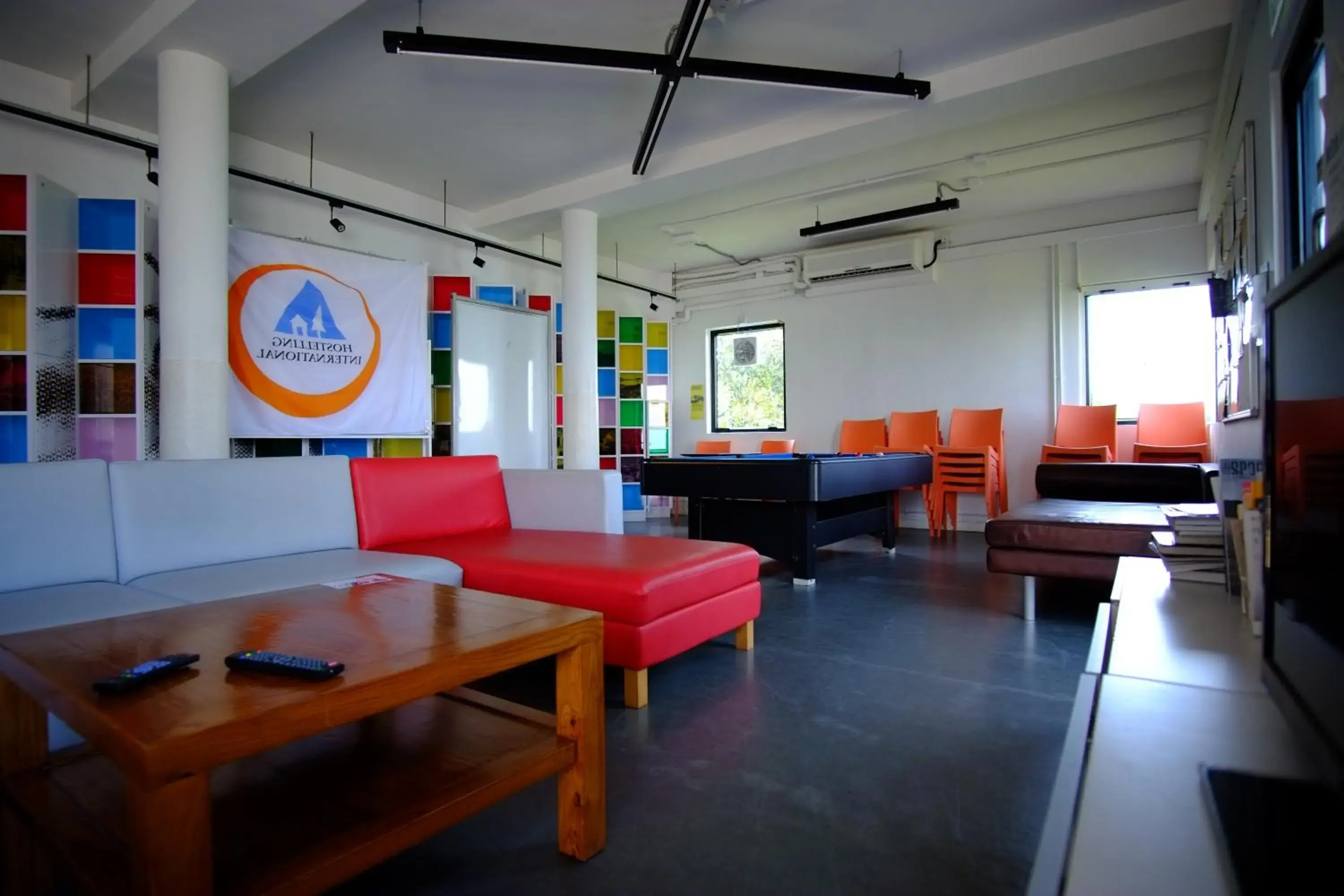 Communal lounge/ TV room in YHA Jockey Club Mt. Davis Youth Hostel Communal lounge/ TV room in YHA Jockey Club Mt. Davis Youth Hostel