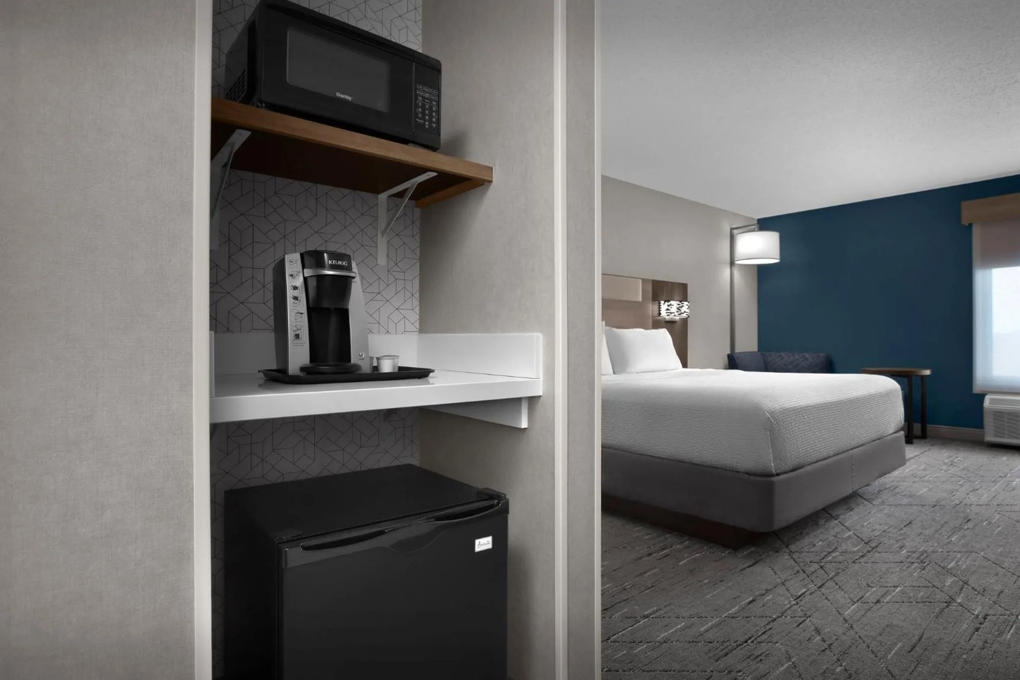 Photo of the whole room, Bed in Holiday Inn Express Fargo - West Acres by IHG