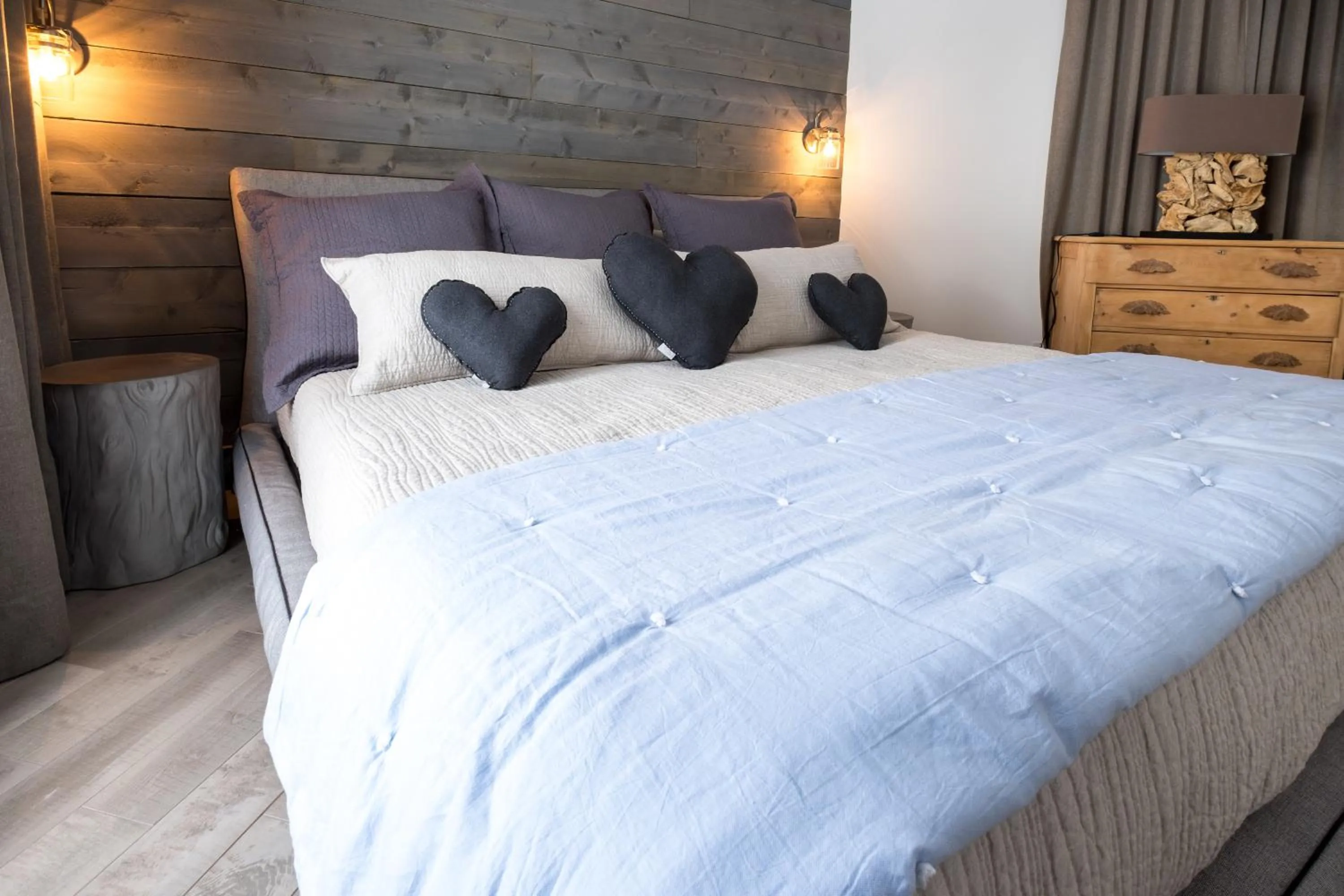 Bed in 227 - En bordure de la rivière du Gouffre - Les Immeubles Charlevoix