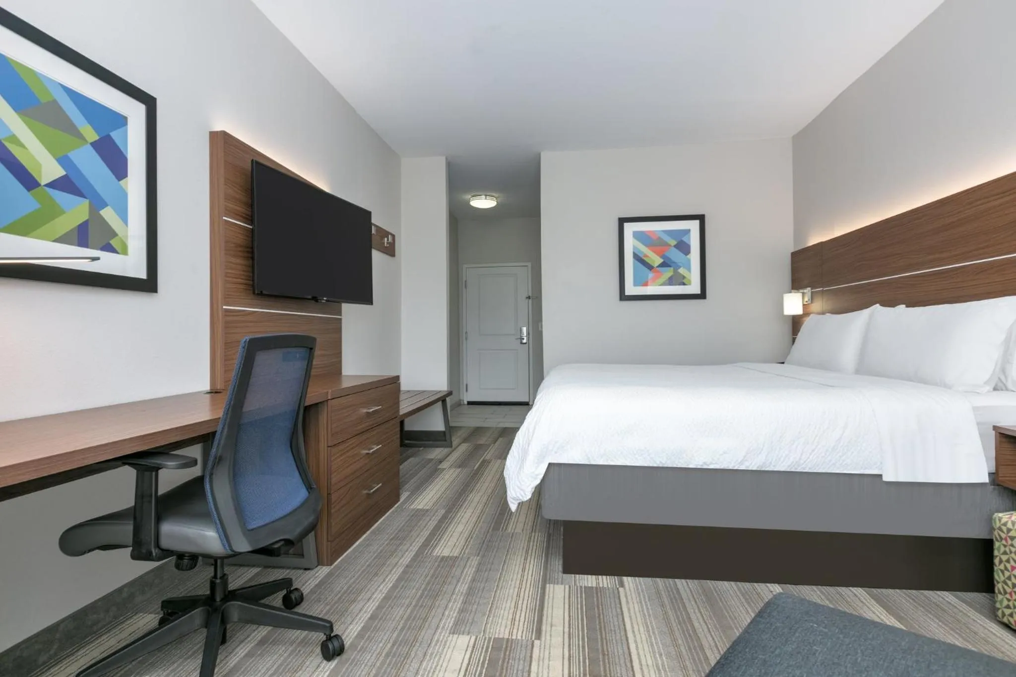 Photo of the whole room, Bed in Holiday Inn Express Hotel & Suites Clute-Lake Jackson by IHG