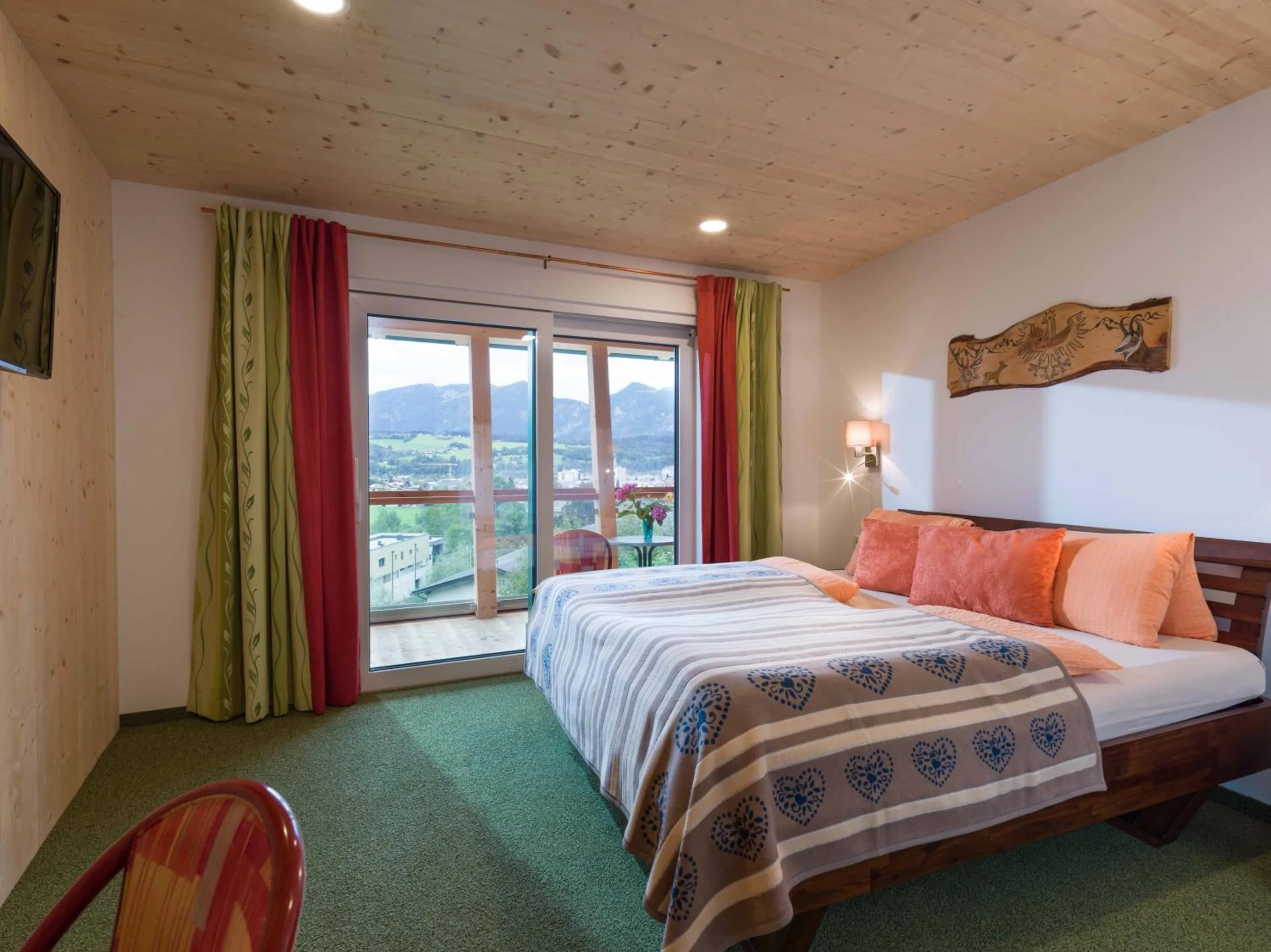 Bedroom, Bed in Be 550