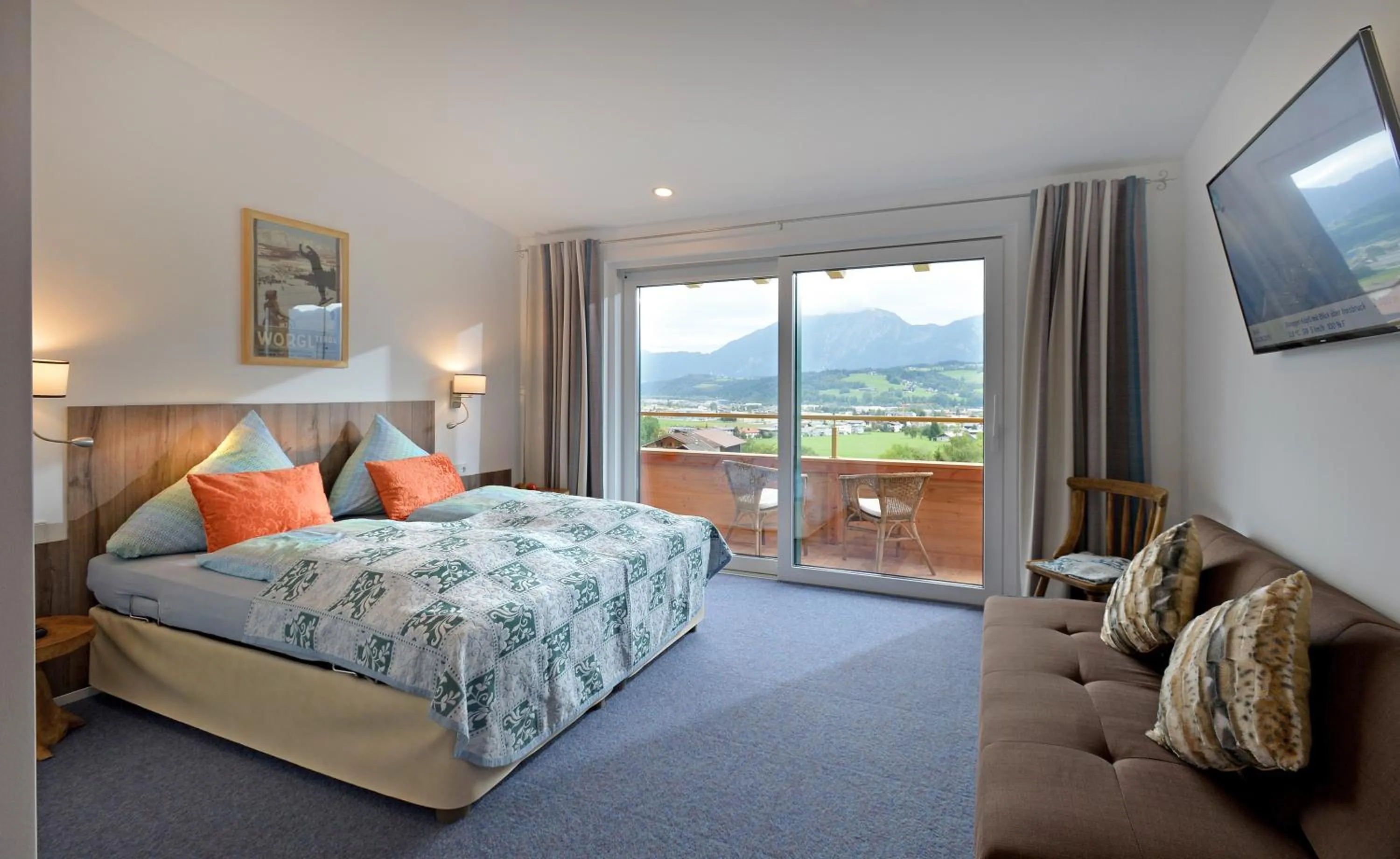 Bedroom, Bed in Be 550