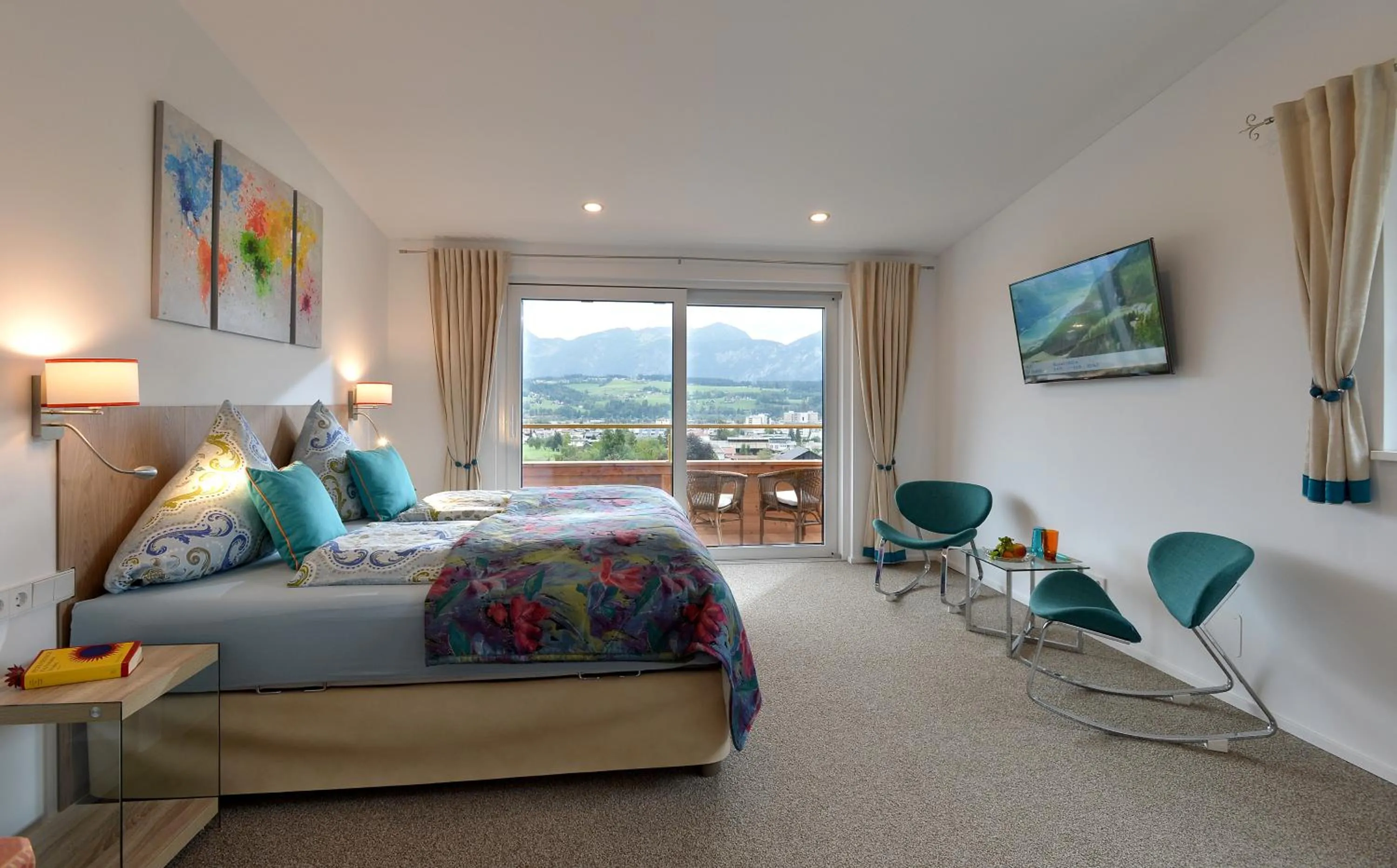 Photo of the whole room, Bed in Be 550