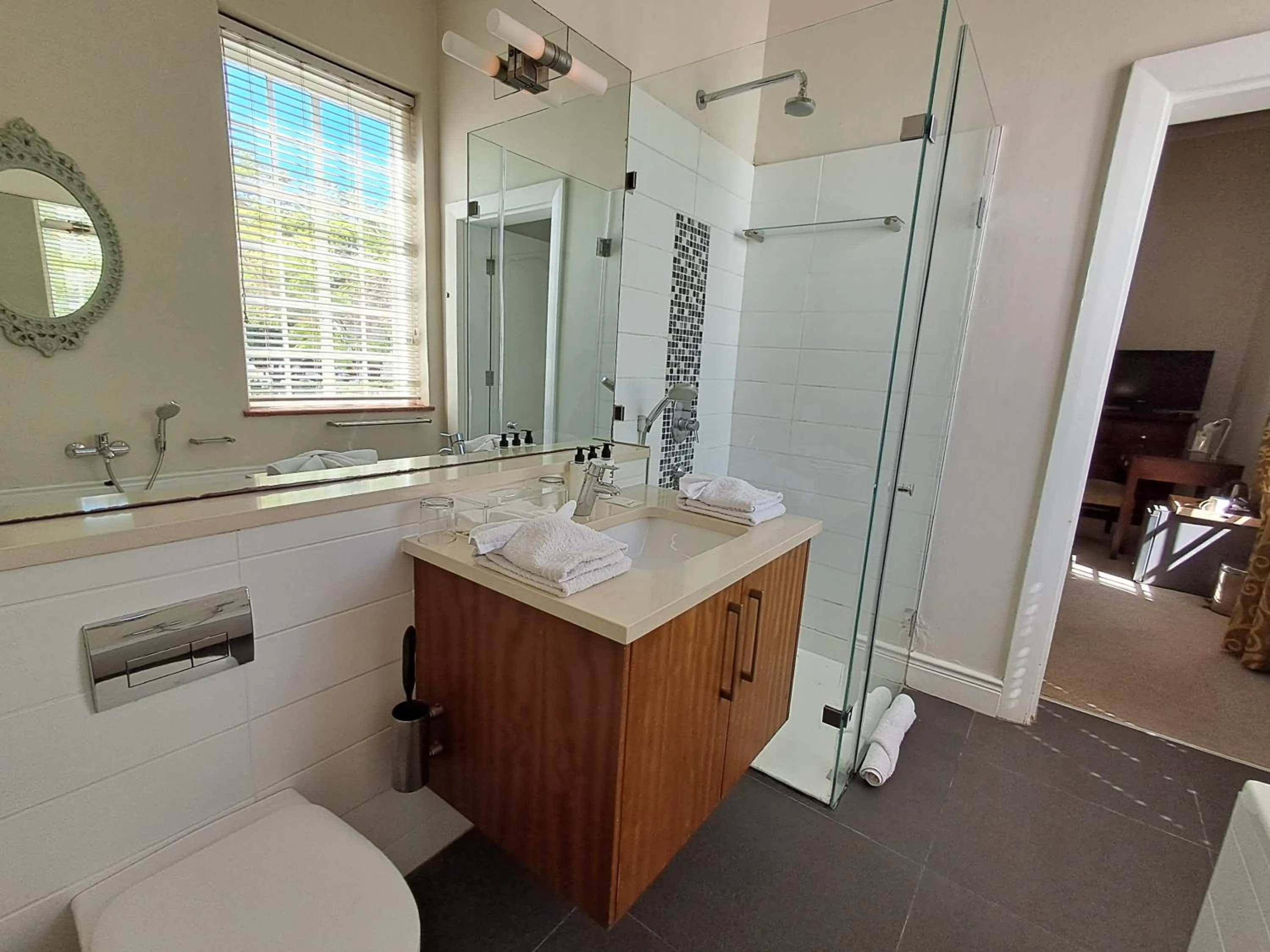 Shower in Wild Mushroom Country House