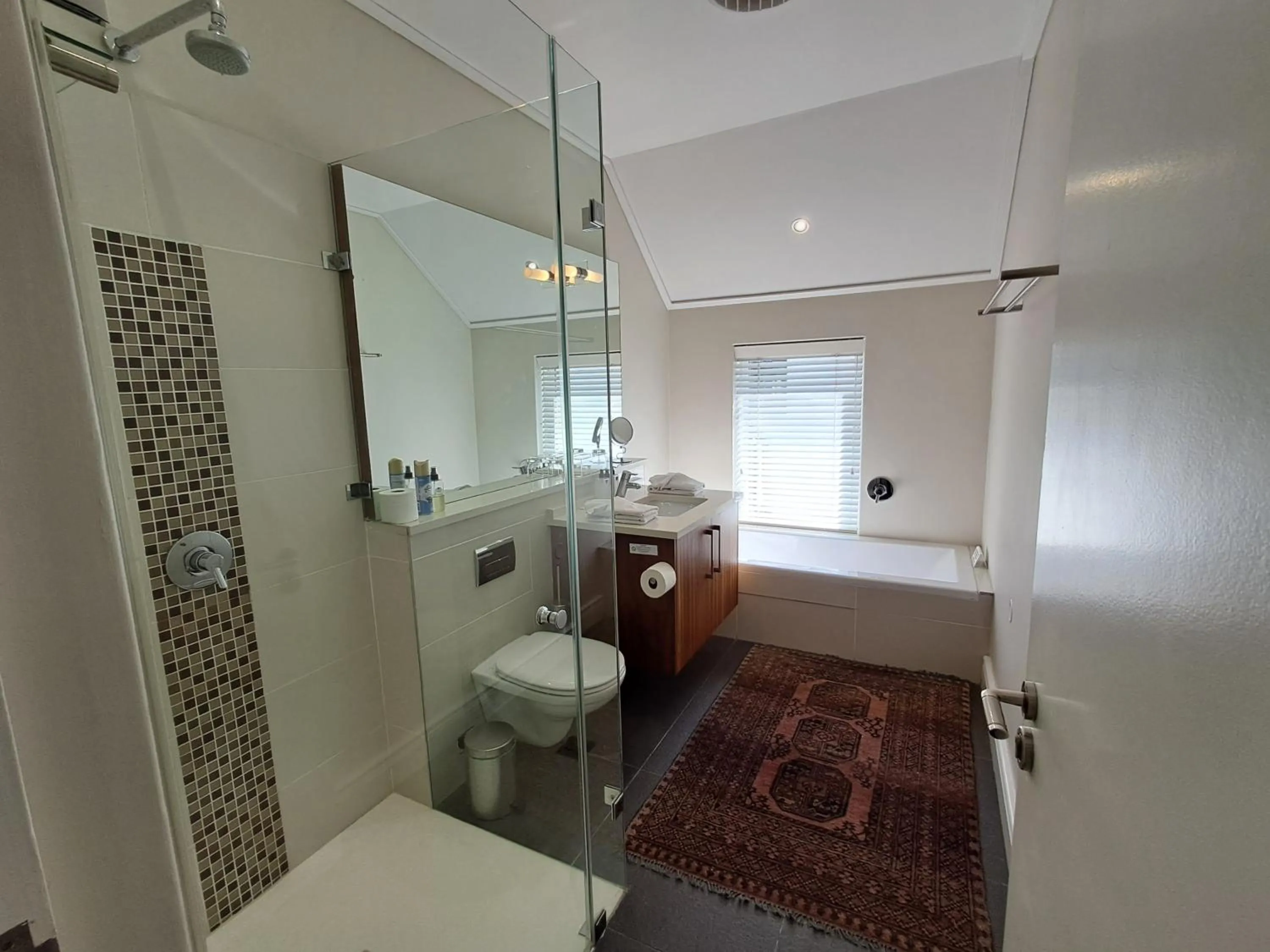 Bathroom, Bed in Wild Mushroom Country House