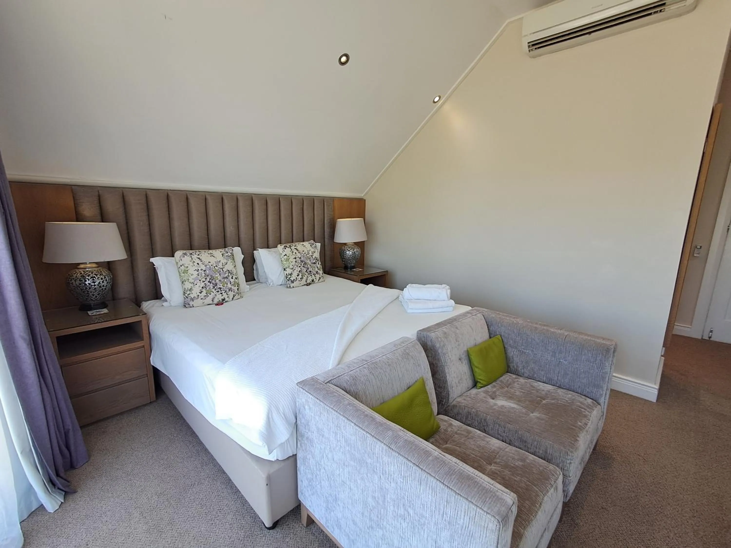 Bed in Wild Mushroom Country House