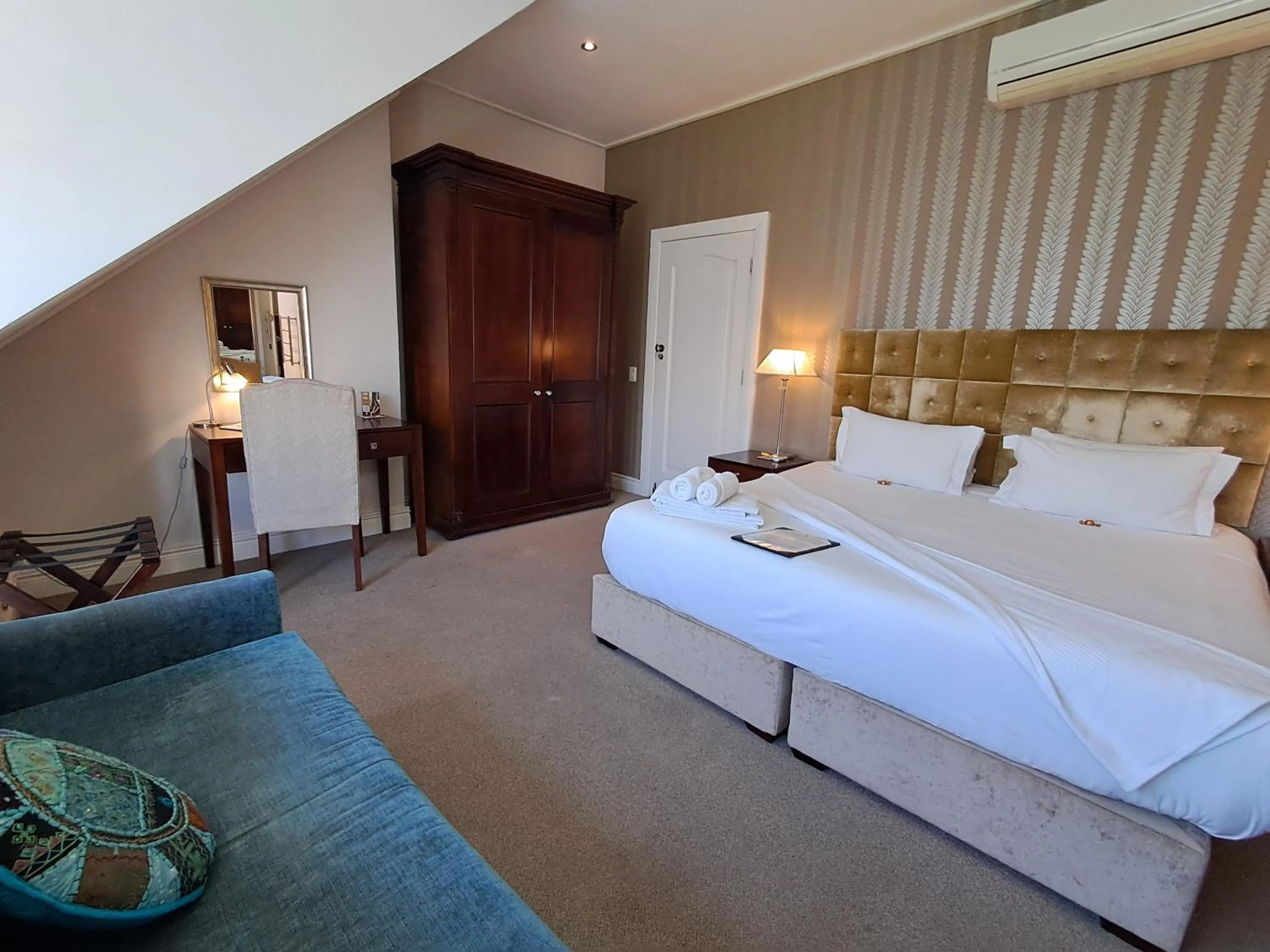 Bedroom, Bed in Wild Mushroom Country House