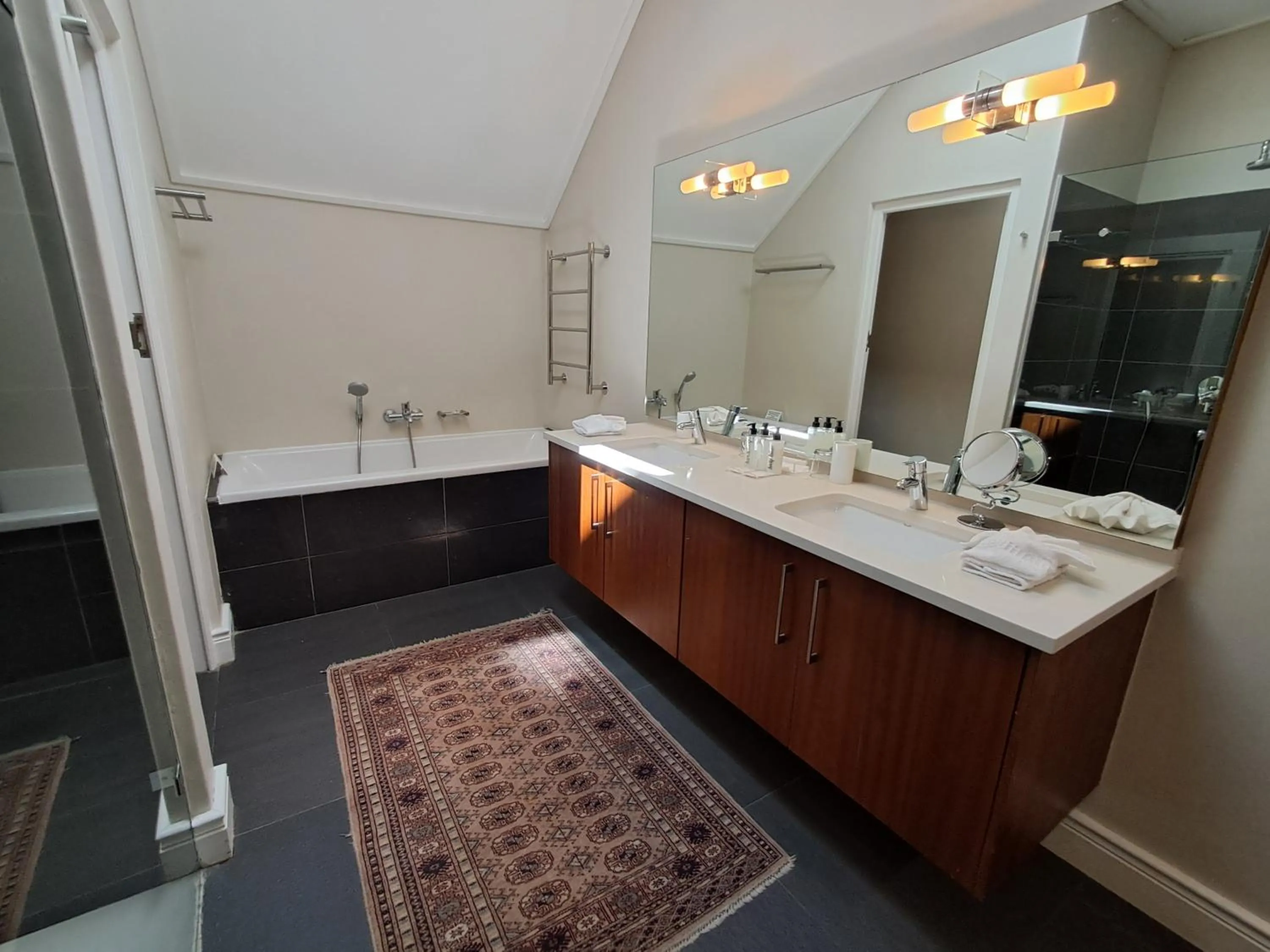 Shower in Wild Mushroom Country House