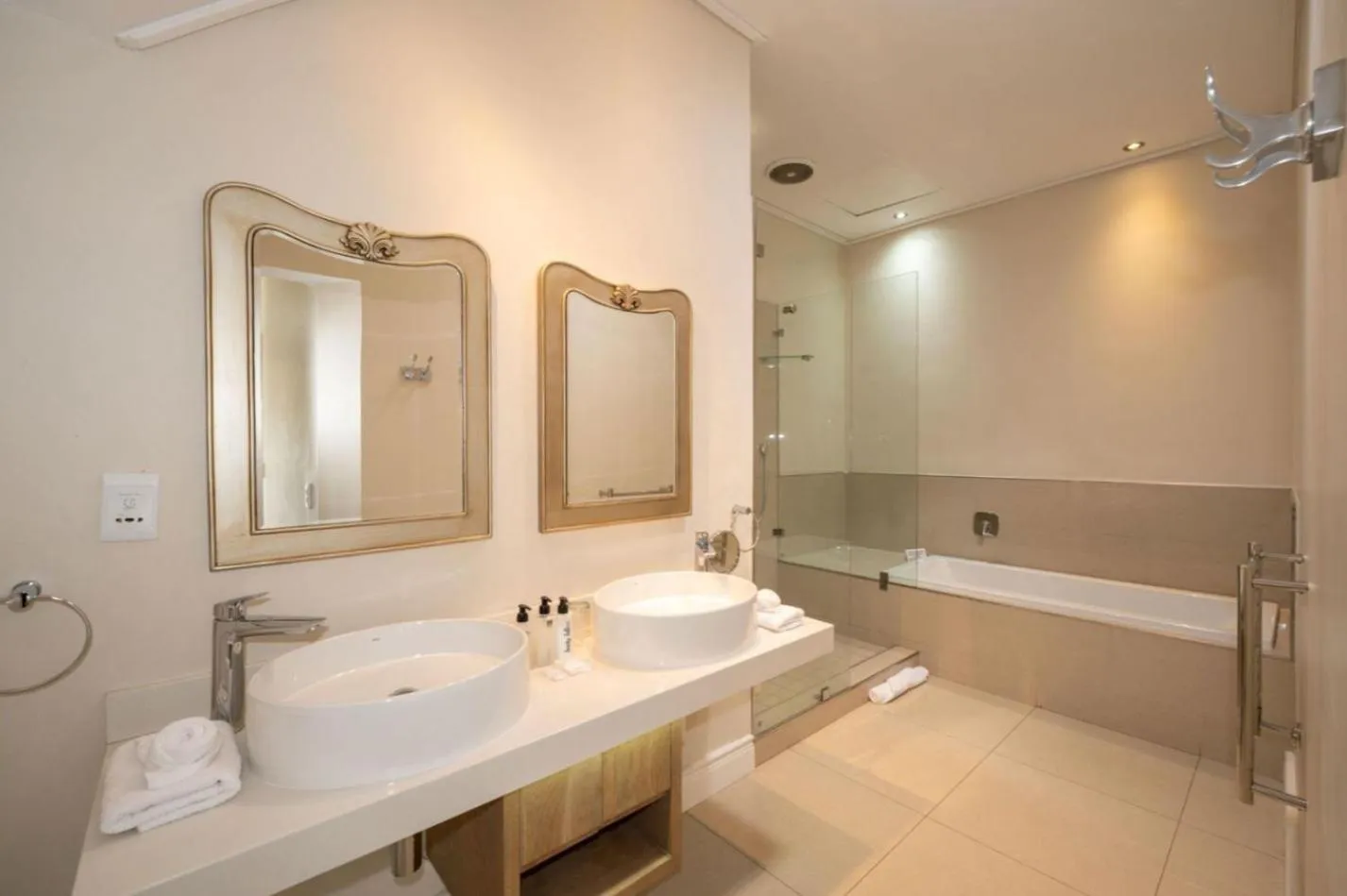 Bathroom in Wild Mushroom Country House