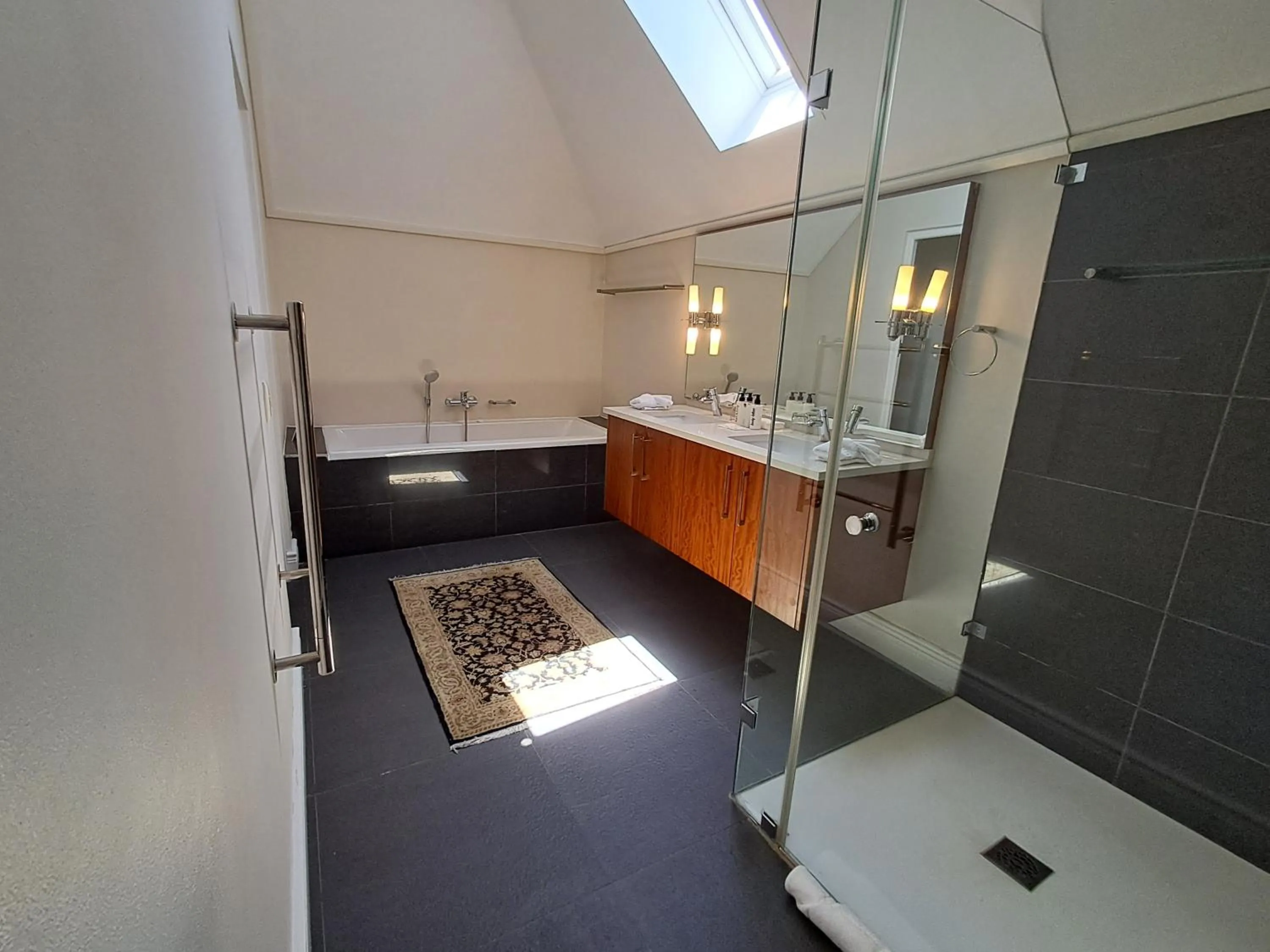 Shower in Wild Mushroom Country House