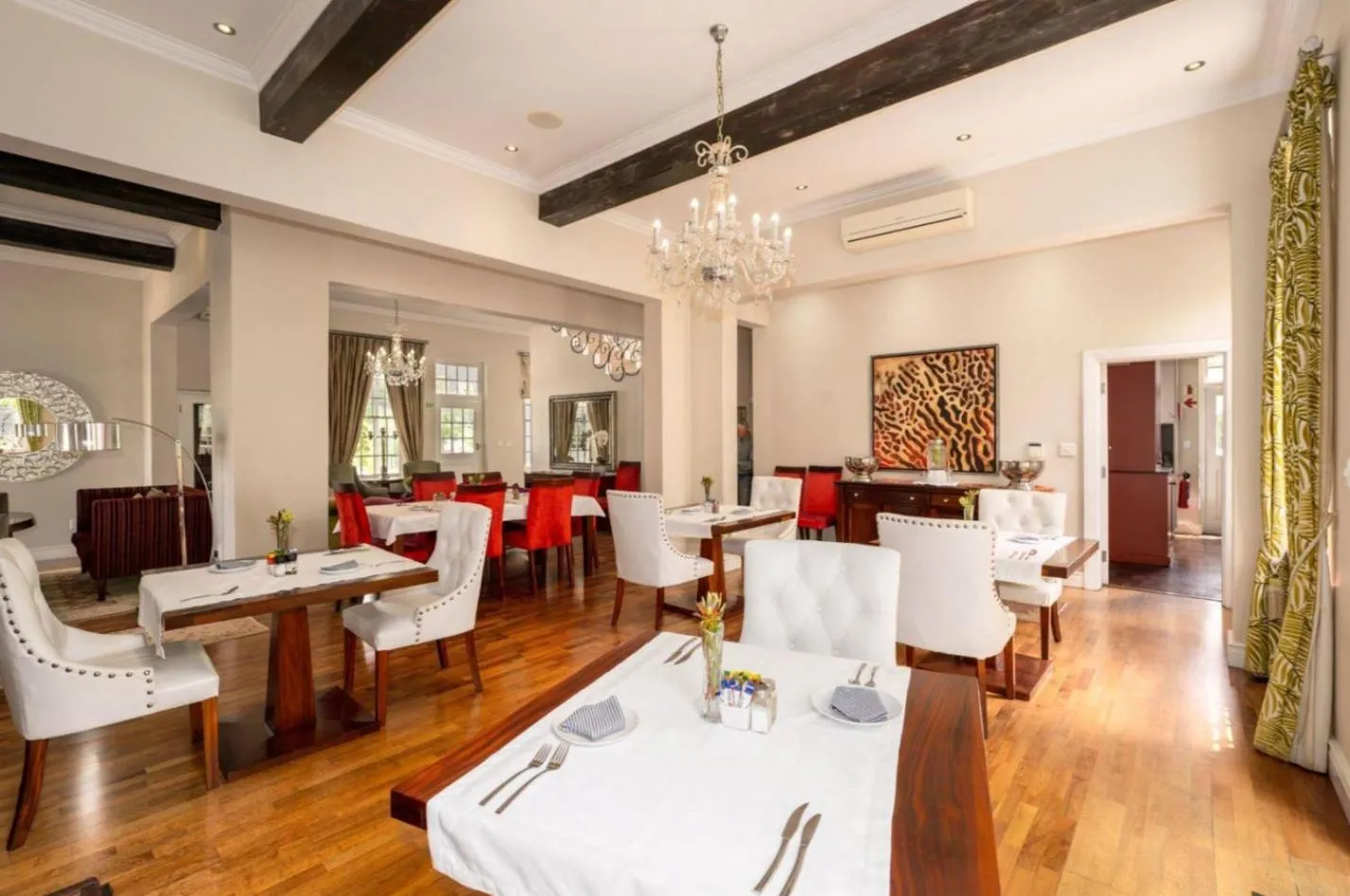 Dining area in Wild Mushroom Country House