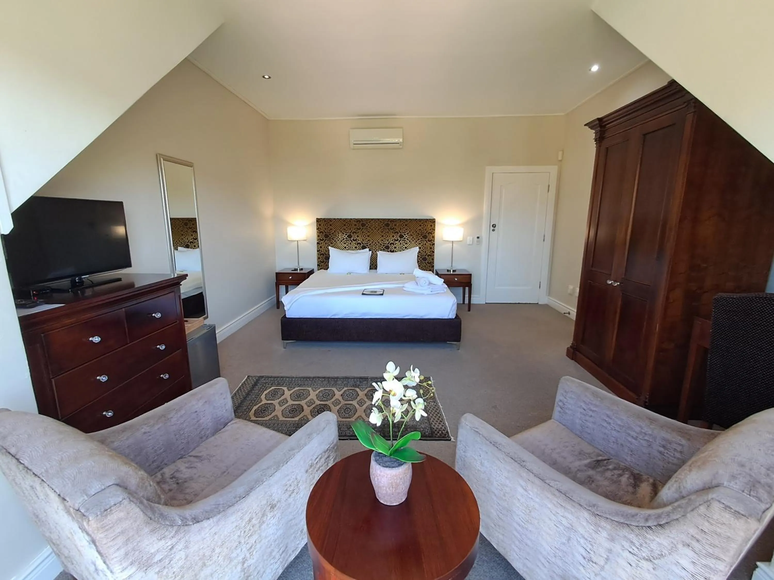 TV and multimedia, Bed in Wild Mushroom Country House