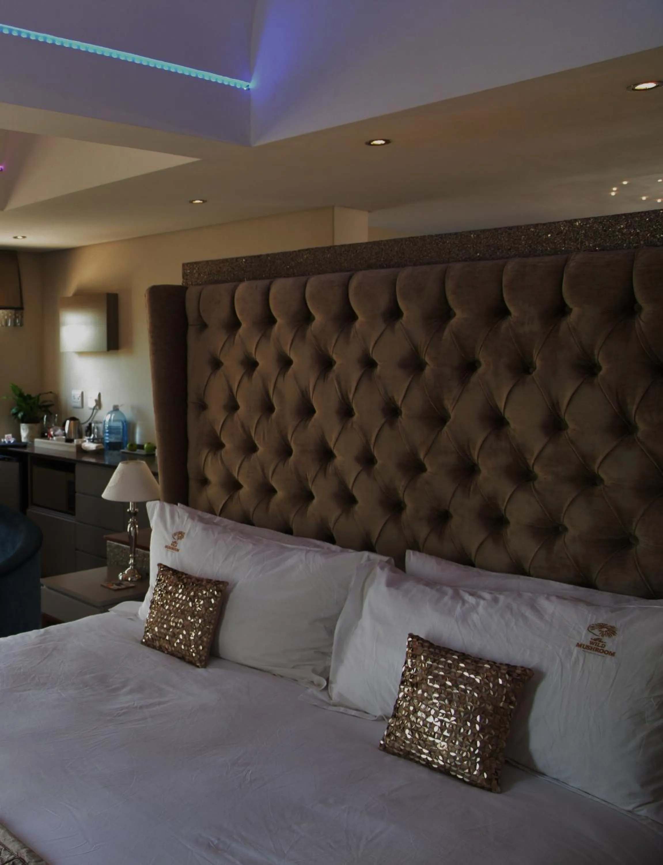 Bed in Wild Mushroom Country House