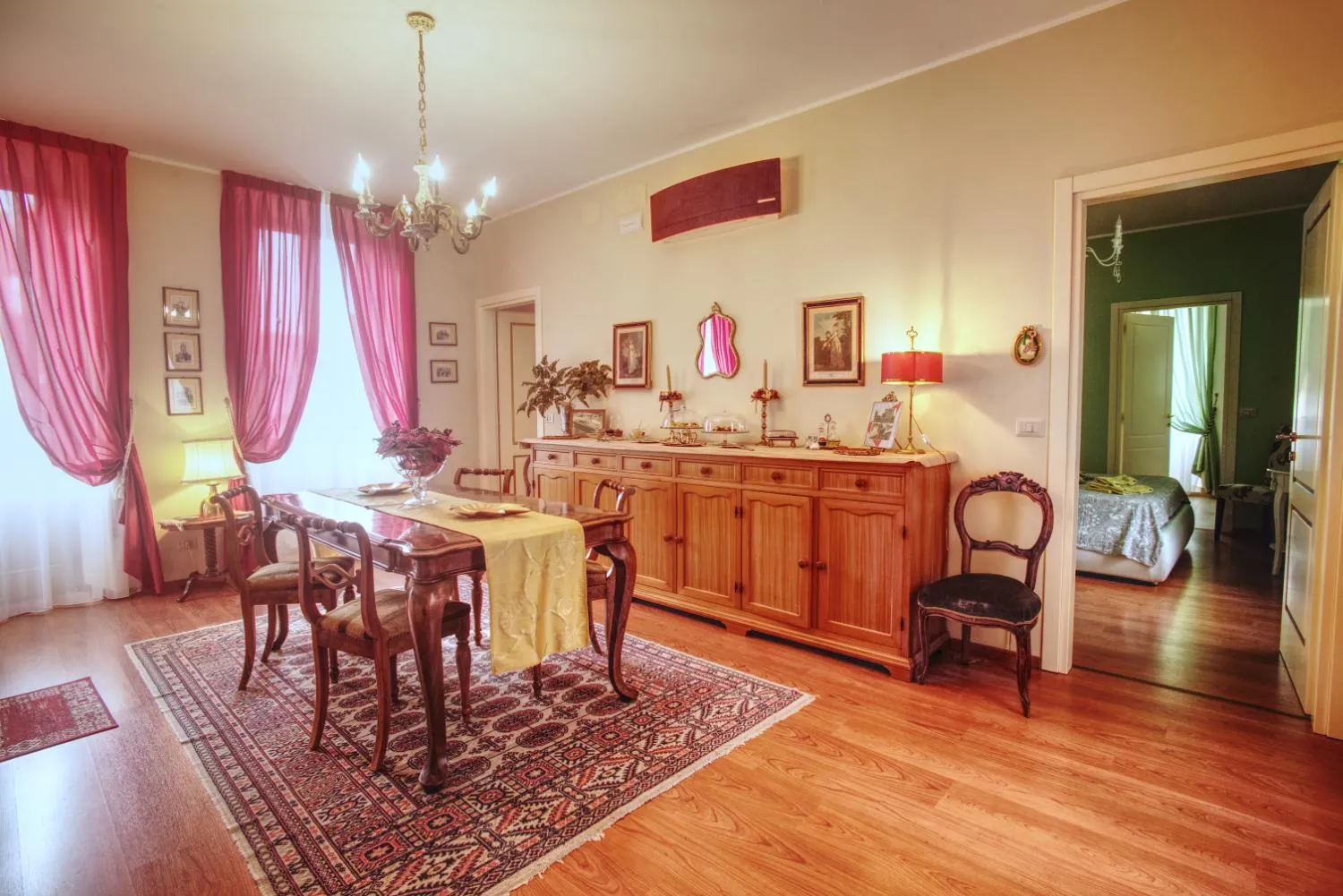 Breakfast in Luxury B&B '700