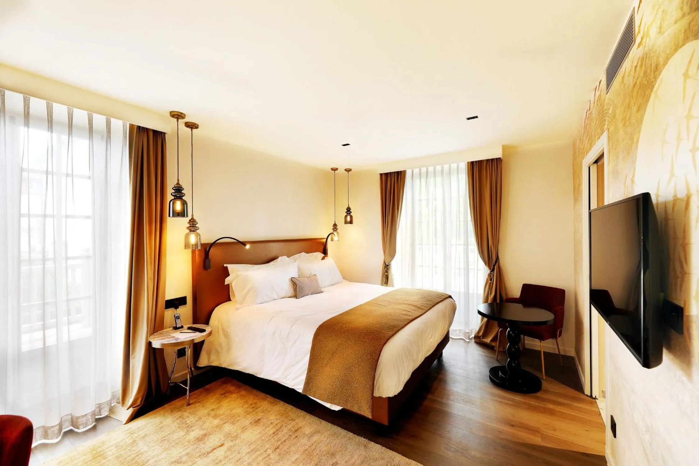 Photo of the whole room, Bed in Chateau De Germigney