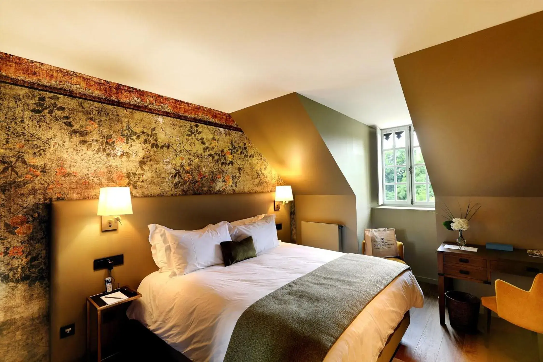 Deluxe King Room in Chateau De Germigney Deluxe King Room in Chateau De Germigney