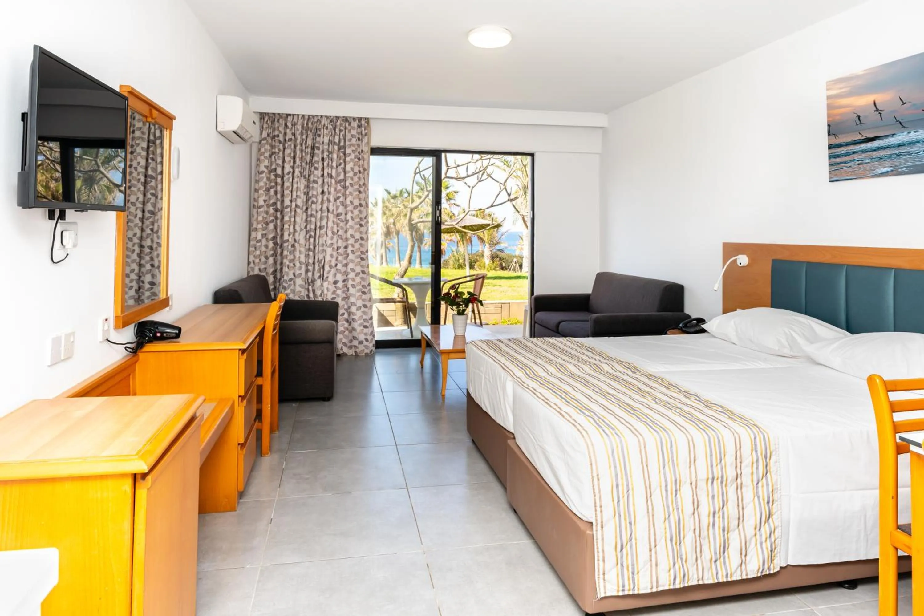 Bedroom, Bed in Helios Bay Hotel and Suites