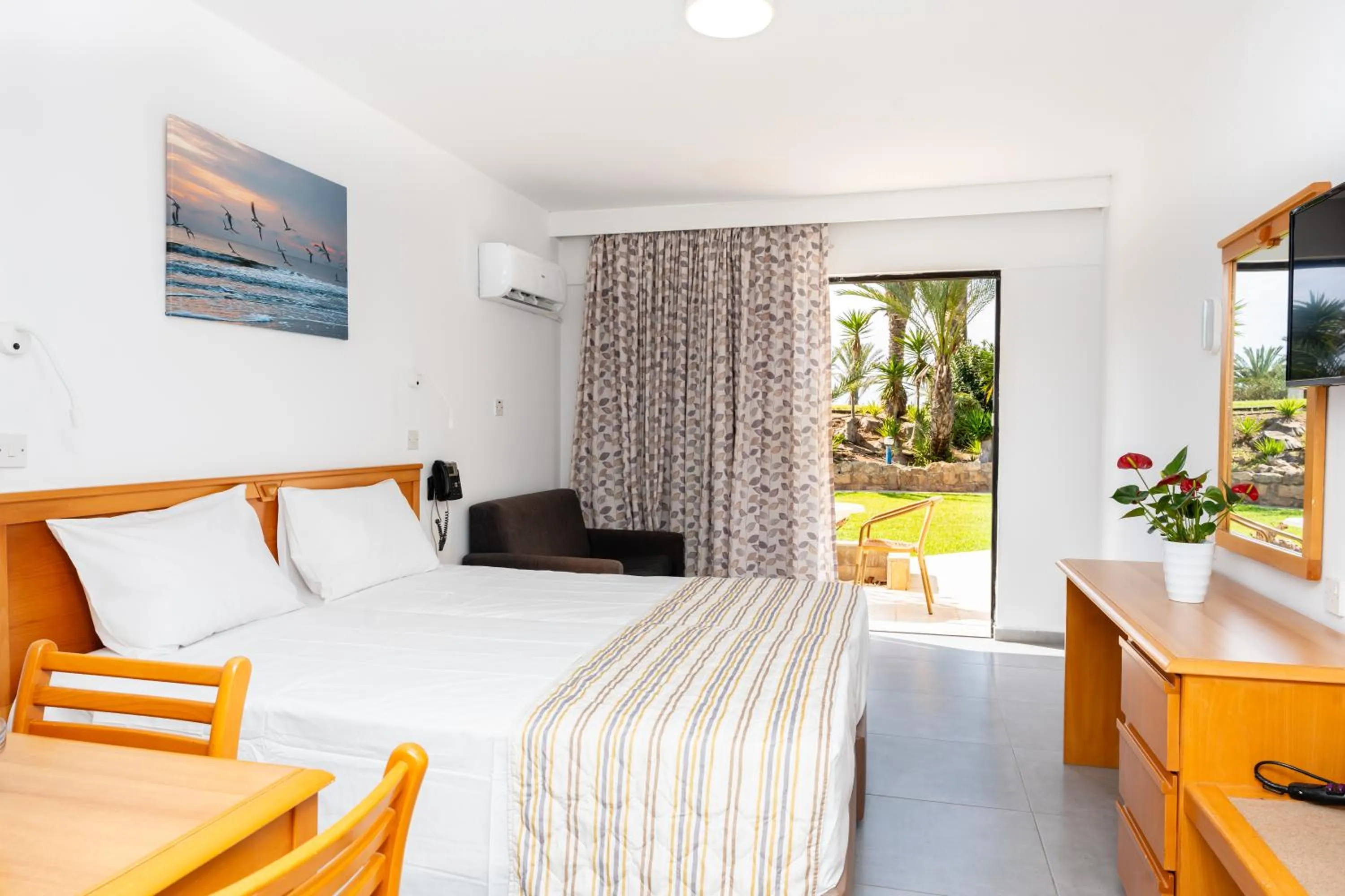 Bedroom, Bed in Helios Bay Hotel and Suites