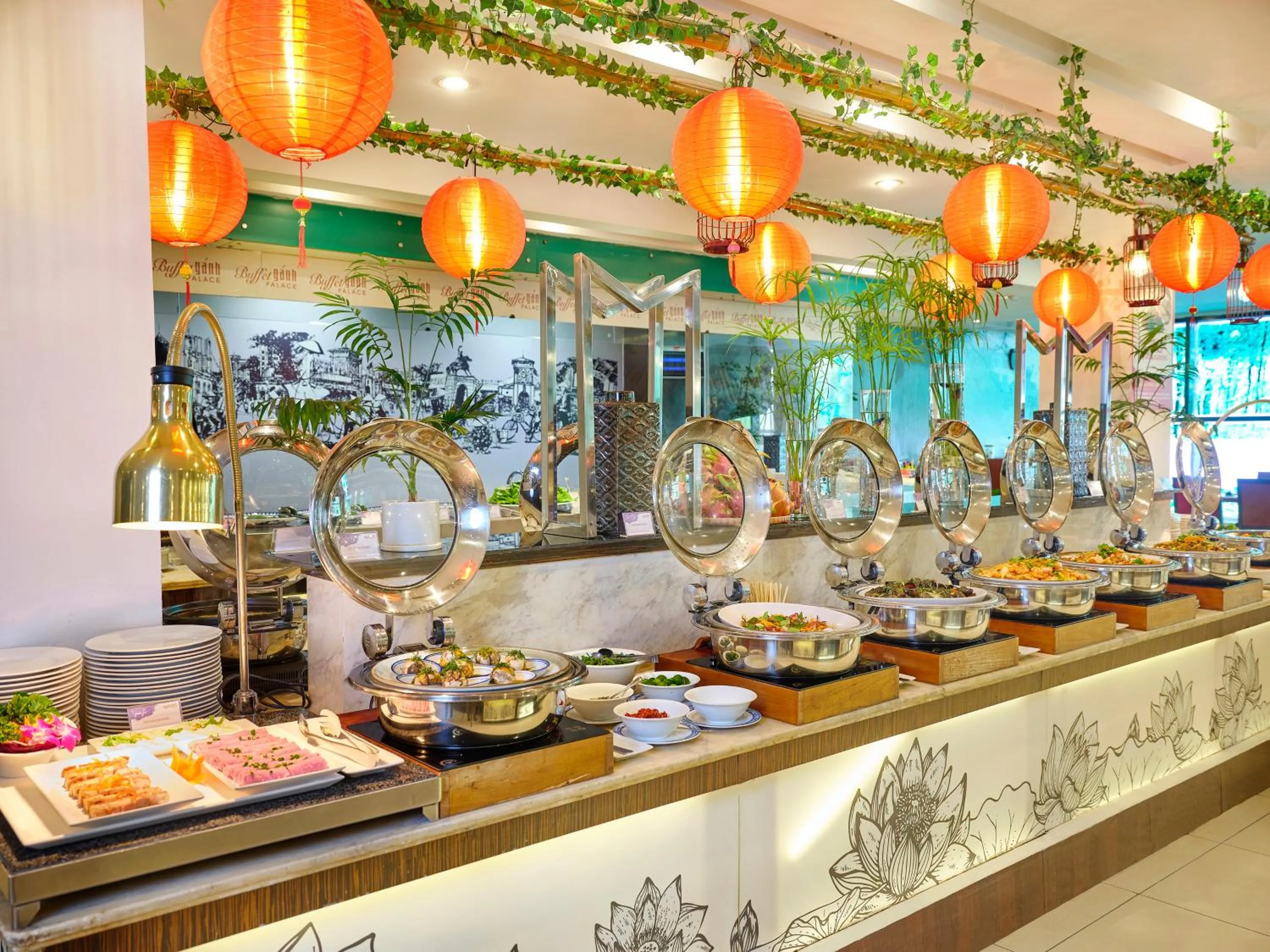 Food and drinks in Palace Hotel Saigon