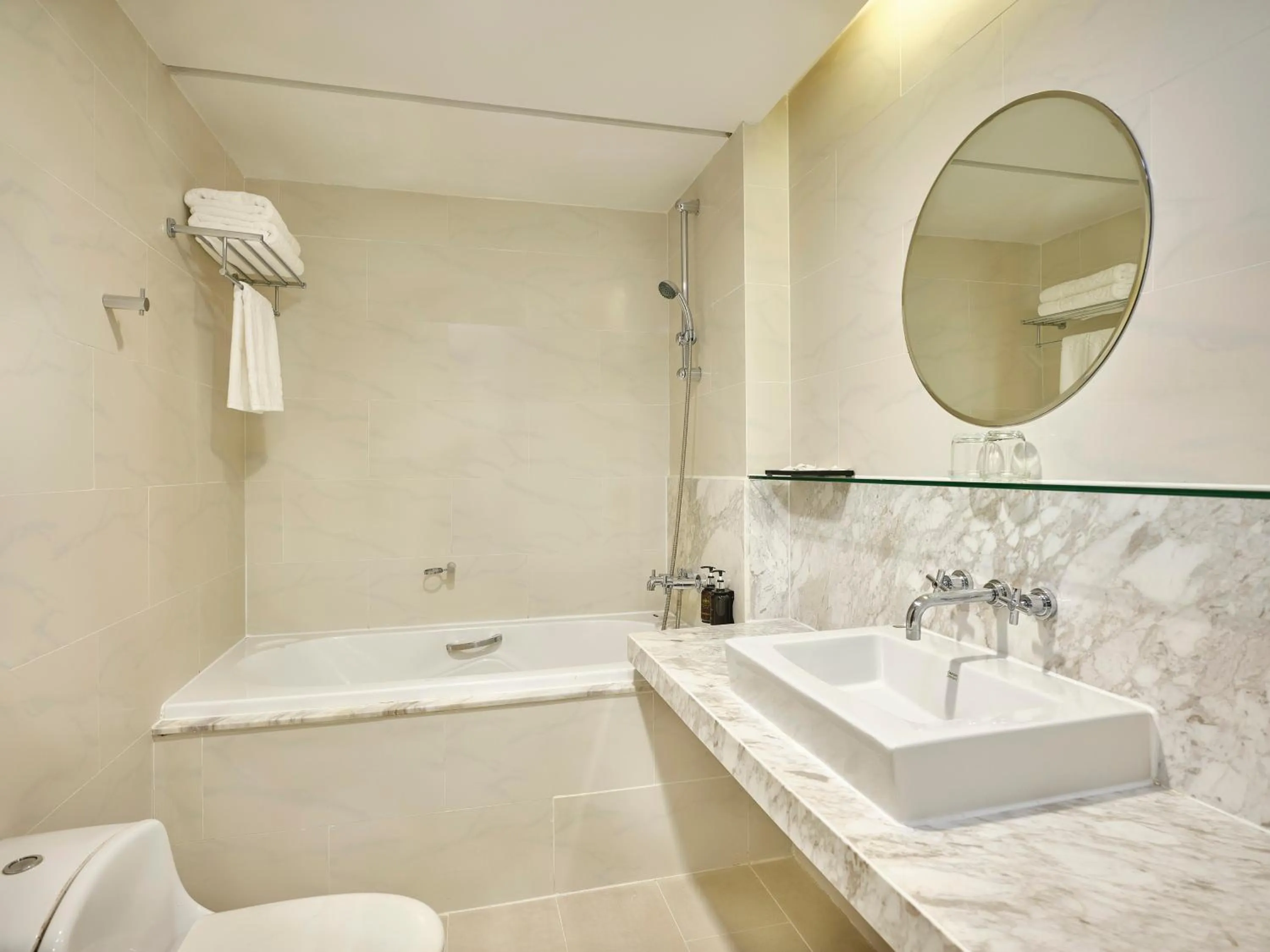 Shower in Palace Hotel Saigon