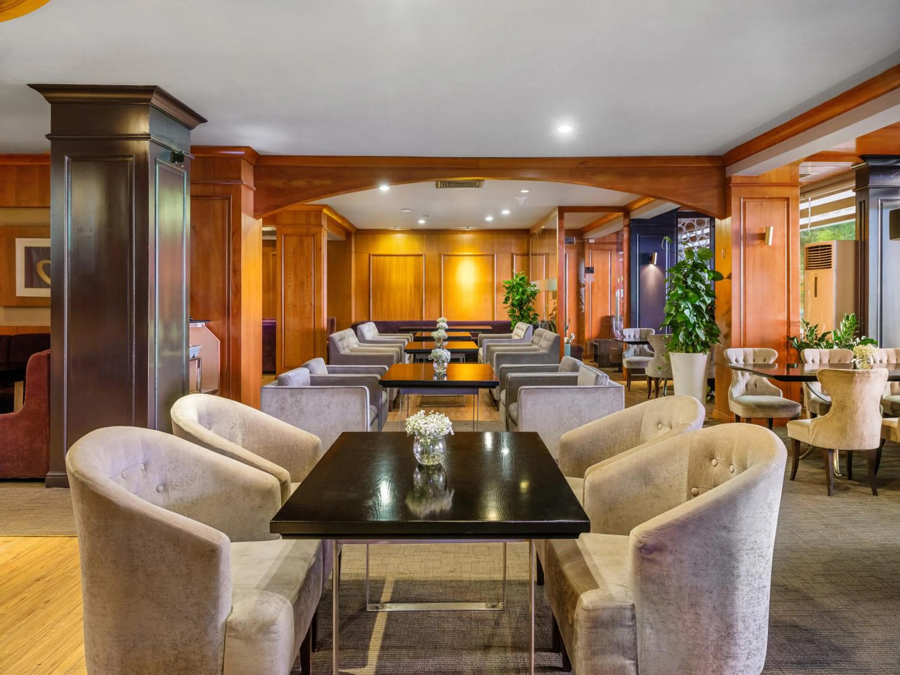 Restaurant/places to eat in Palace Hotel Saigon