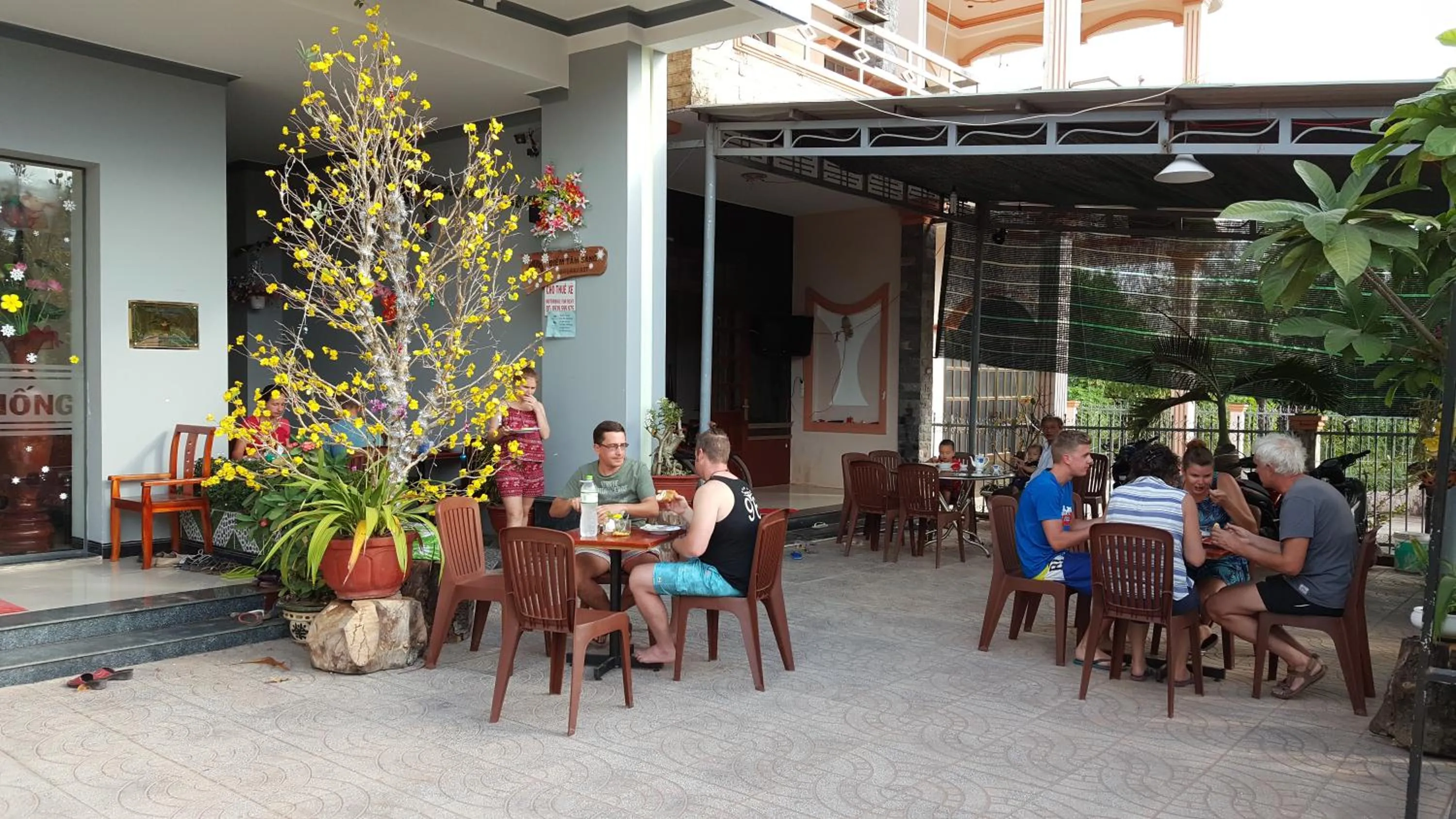 Dining area in Lien Thong Hotel
