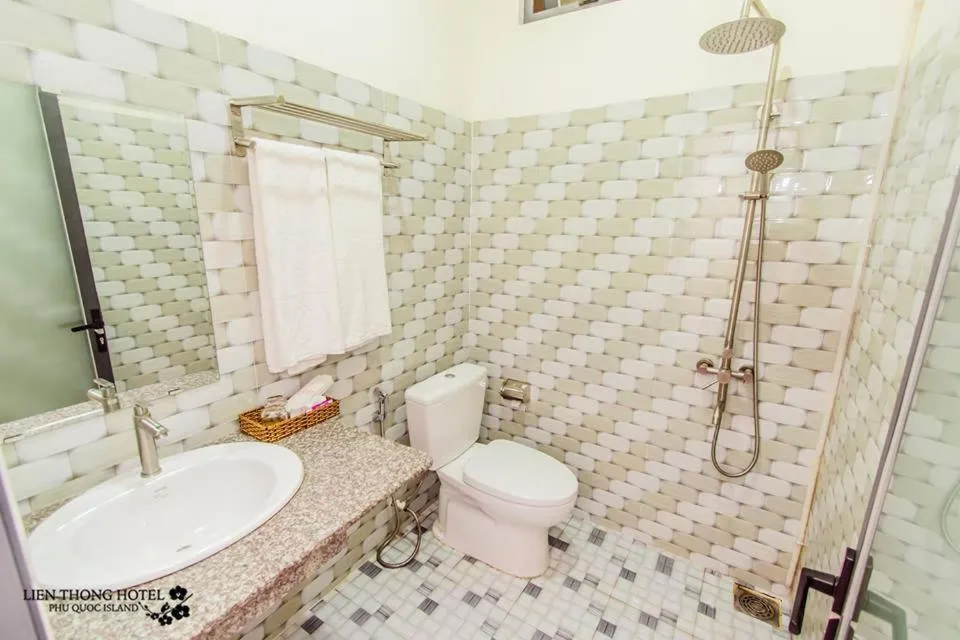 Shower in Lien Thong Hotel