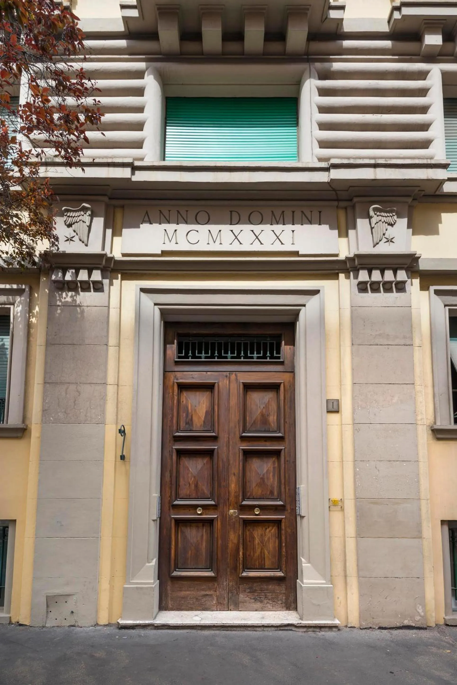 Facade/entrance in Vaticanspace Rooms