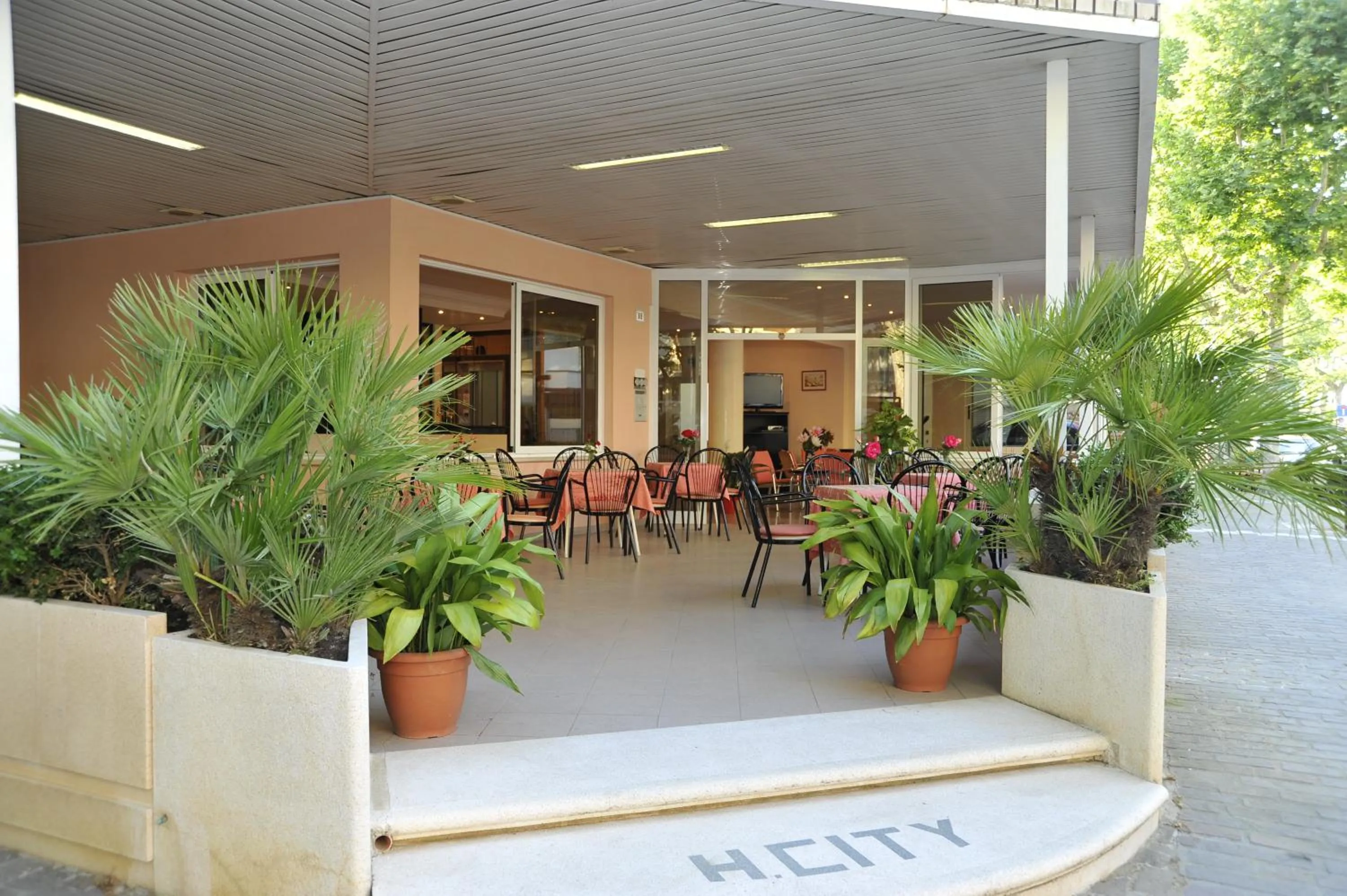 Facade/entrance in Hotel City