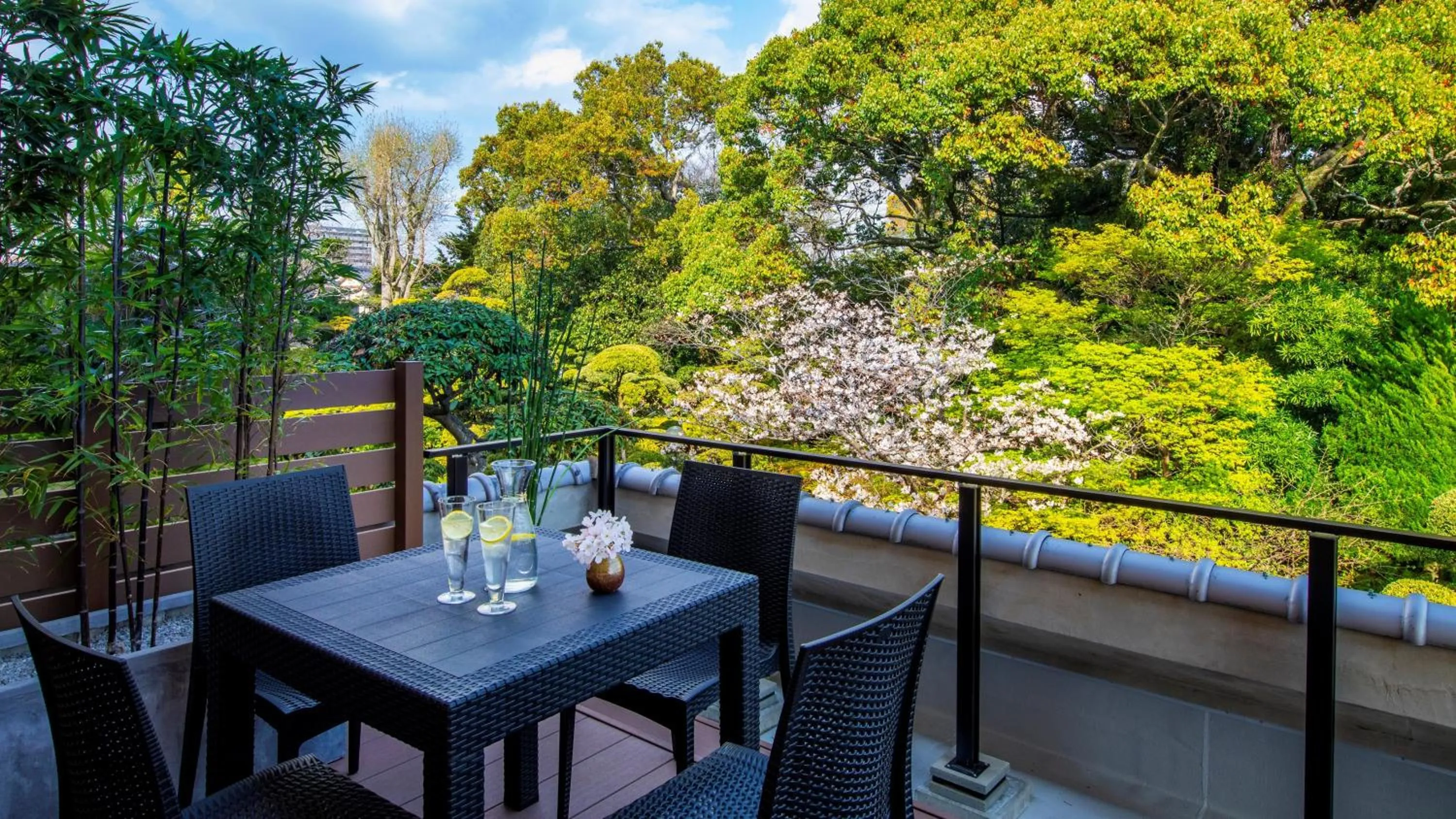 Spring in Yanagawa Hakuryuso