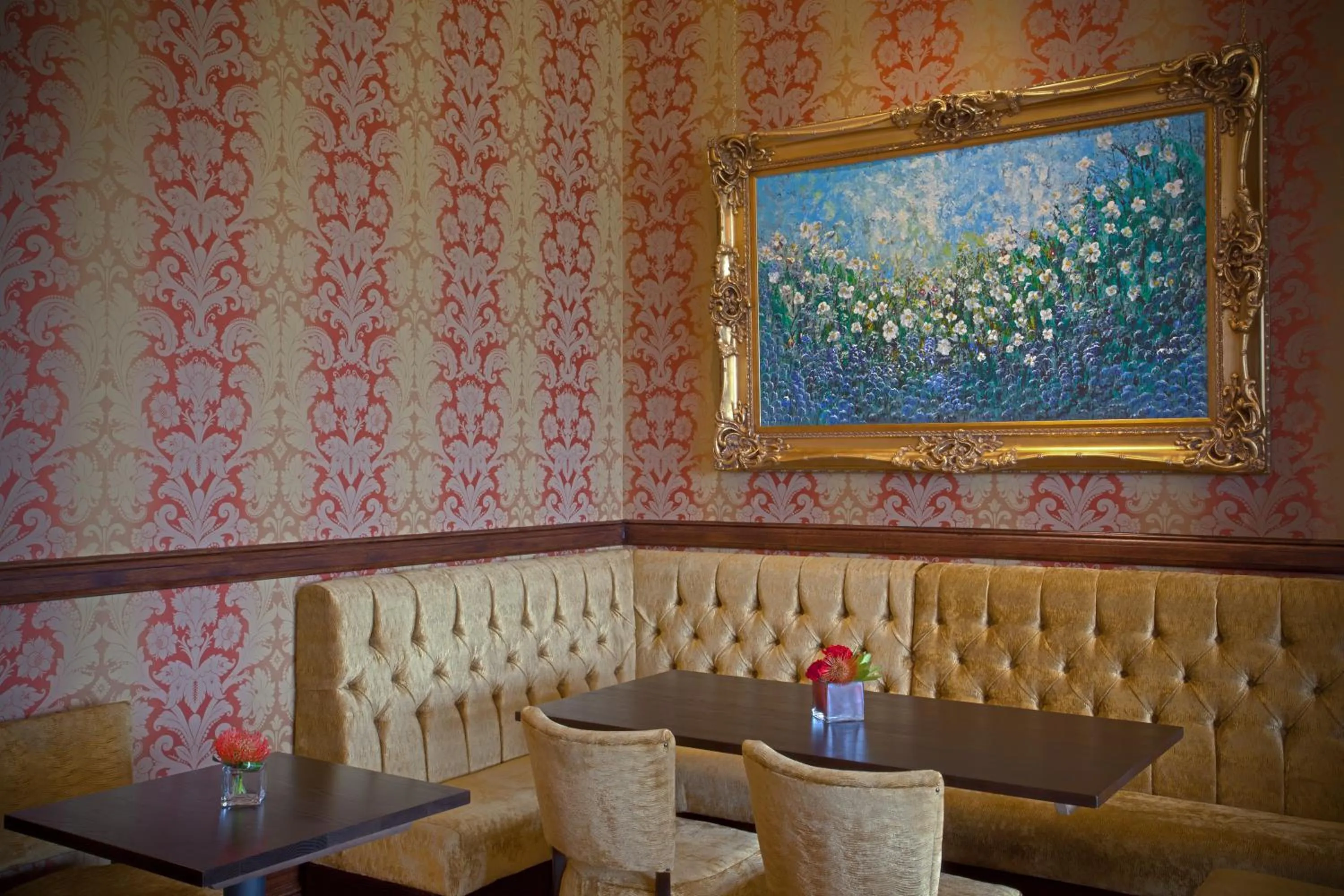 Lounge or bar in Camelot Castle Hotel